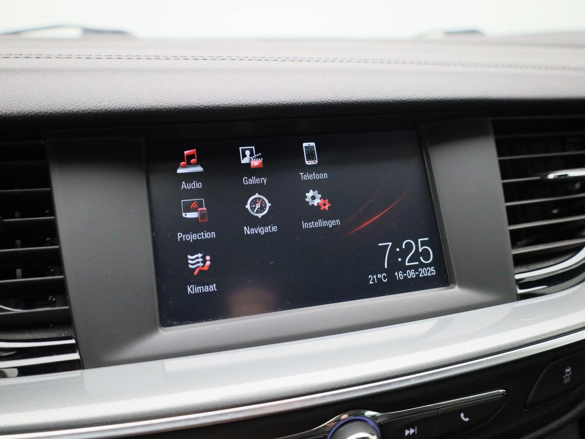 Opel-Insignia-image-17