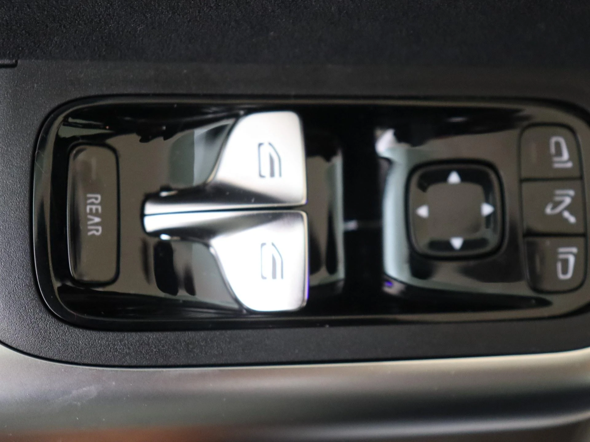 Mercedes-Benz-CLA-image-25