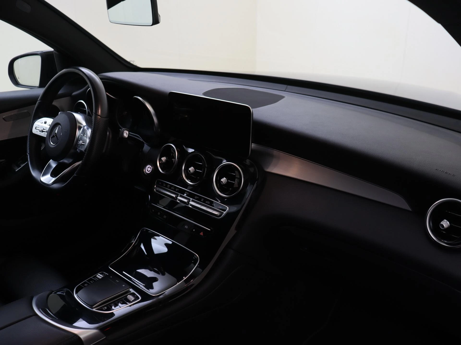 Mercedes-Benz-GLC-image-4