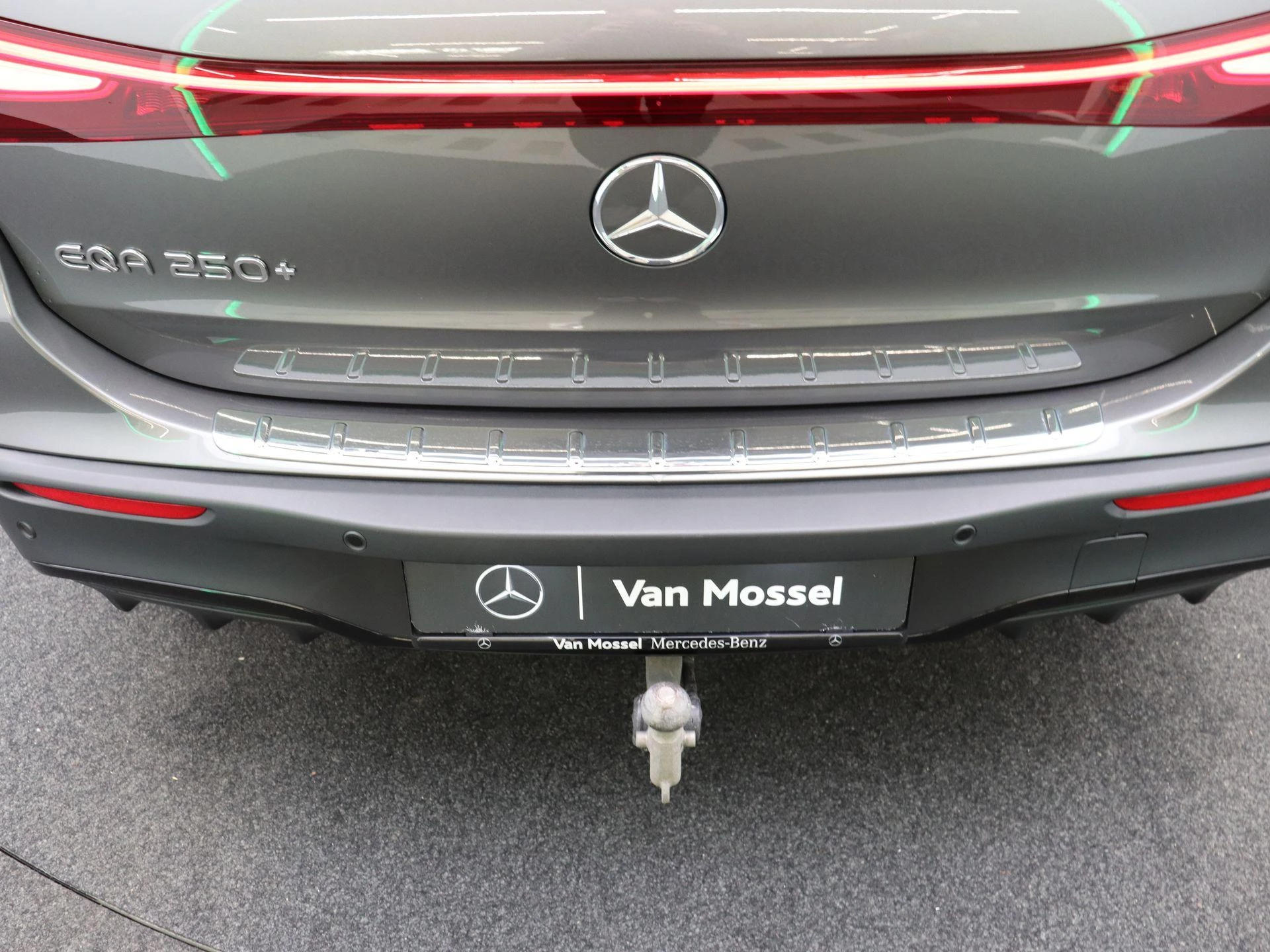 Mercedes-Benz EQA 250+ Star Edition + AMG + PANO DAK + BURMESTER + TREKHAAK + HEAD UP