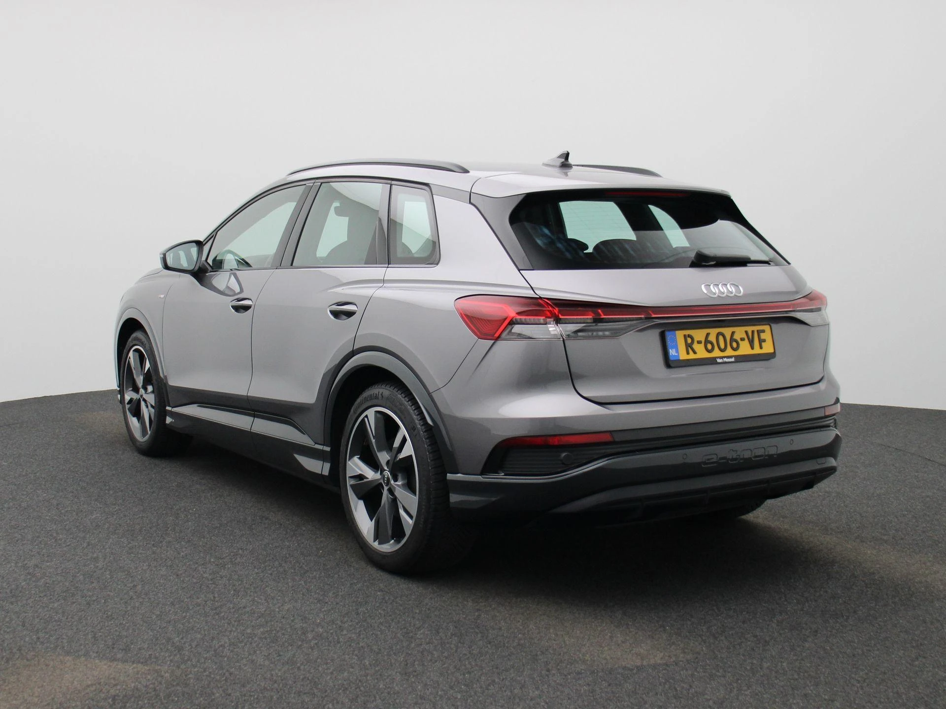Audi-Q4 e-tron-image-2