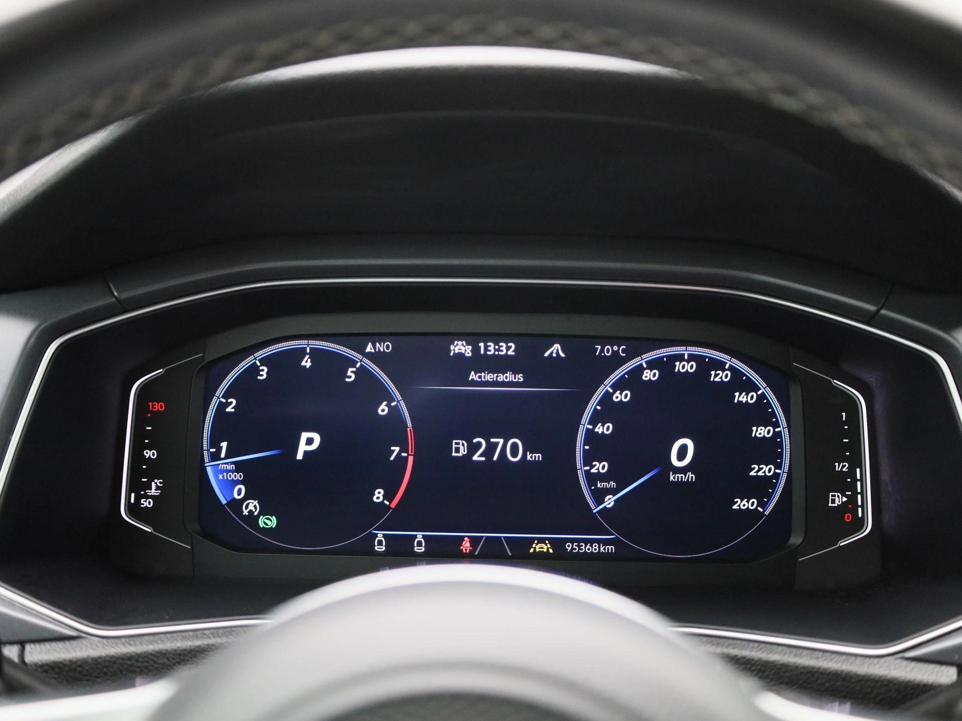 Volkswagen-T-Roc-image-8