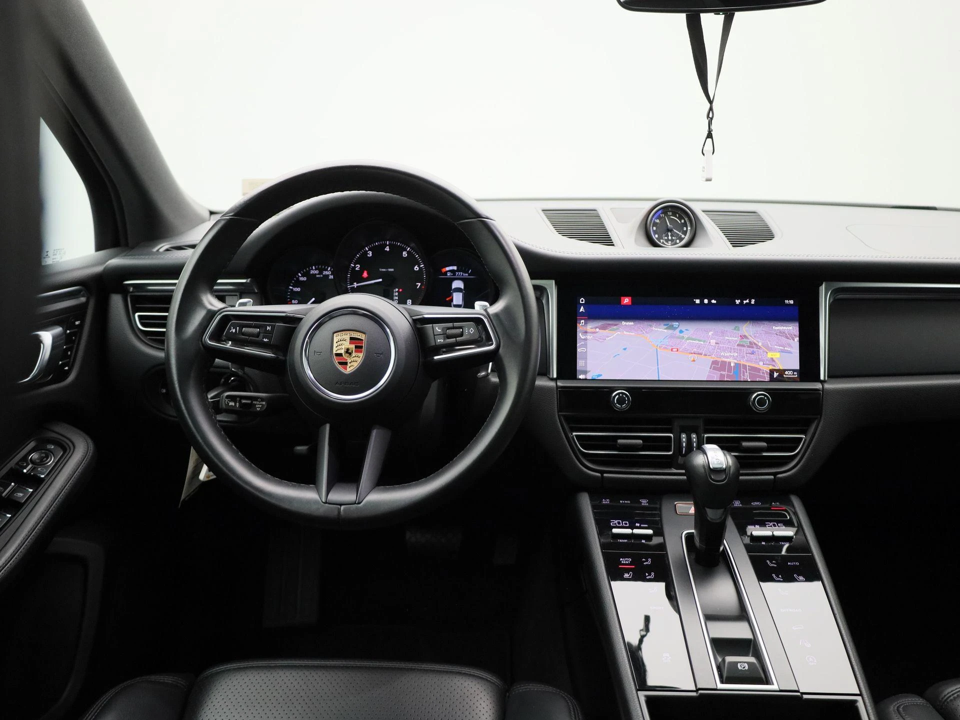 Porsche-Macan-image-6
