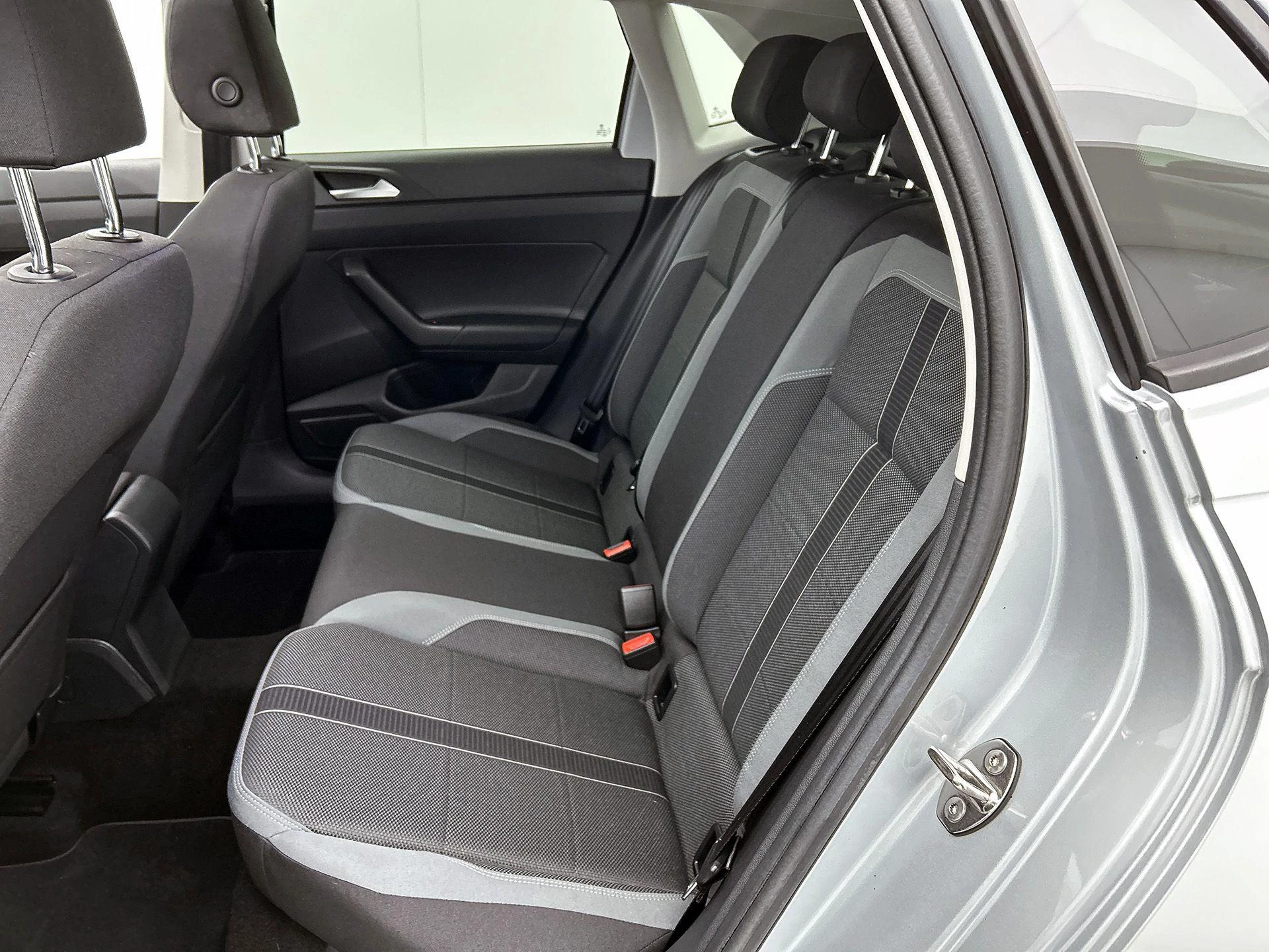 Volkswagen-Polo-image-25