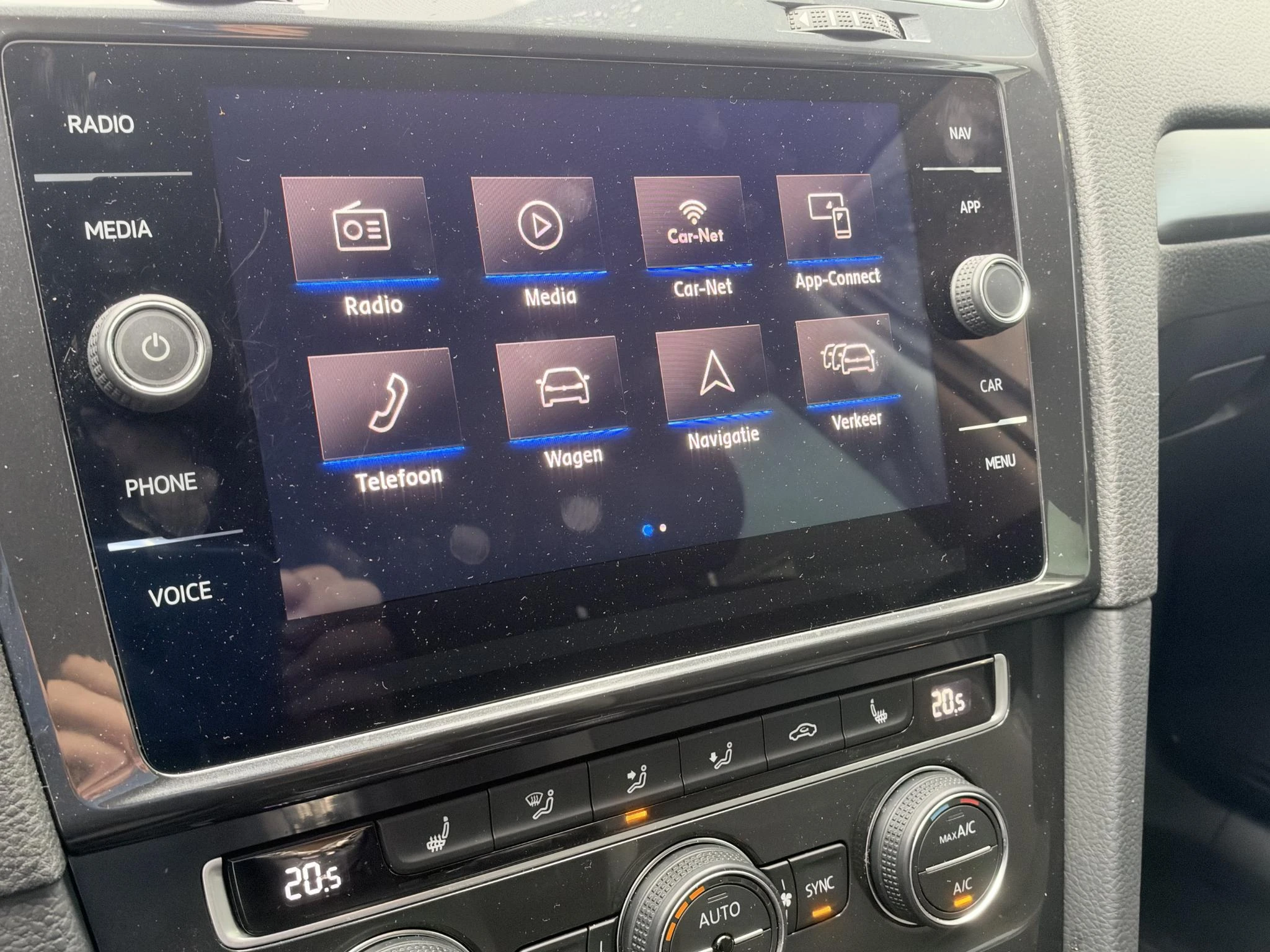 Volkswagen-Golf-image-6
