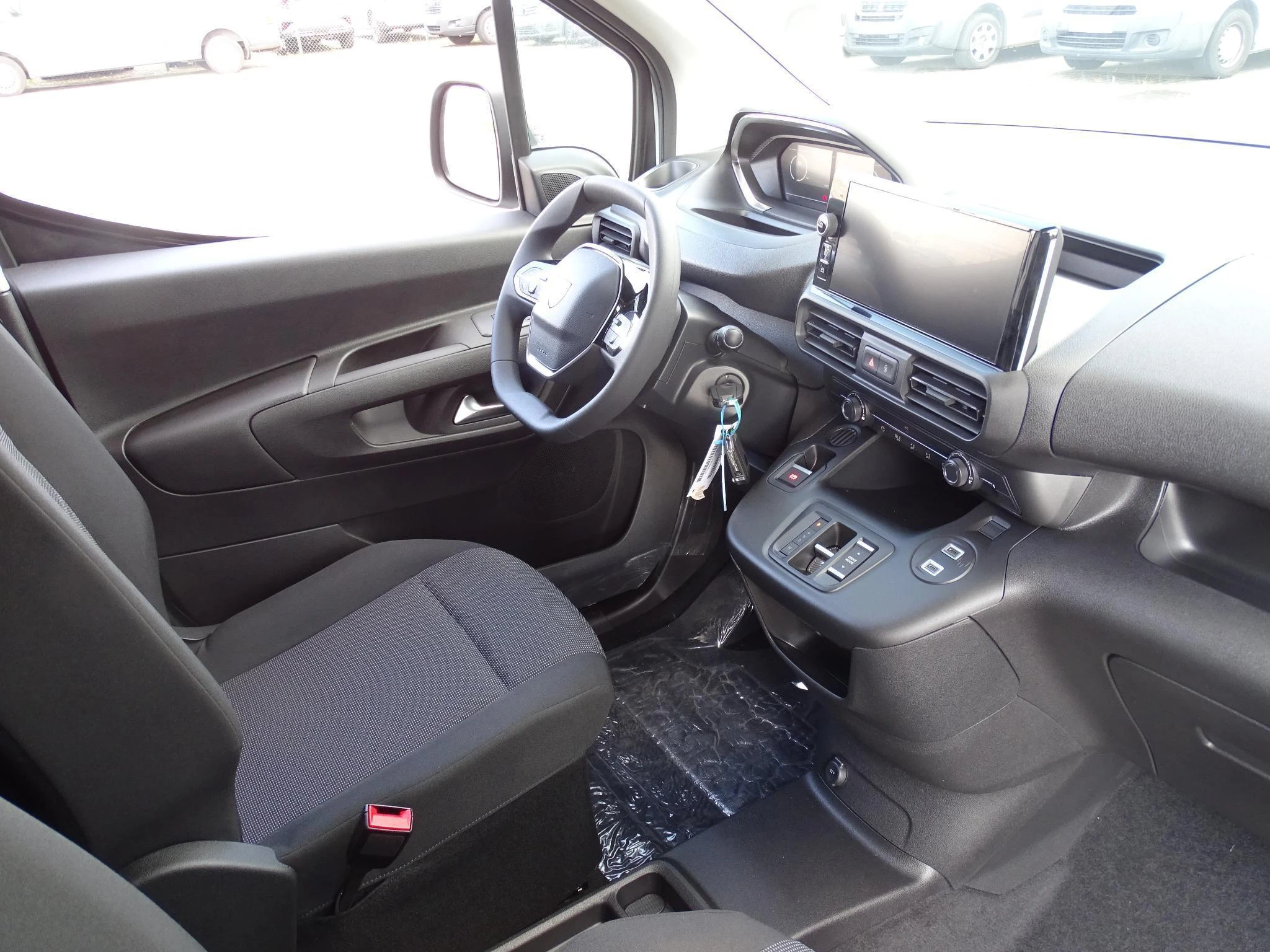 Peugeot-Partner-image-13