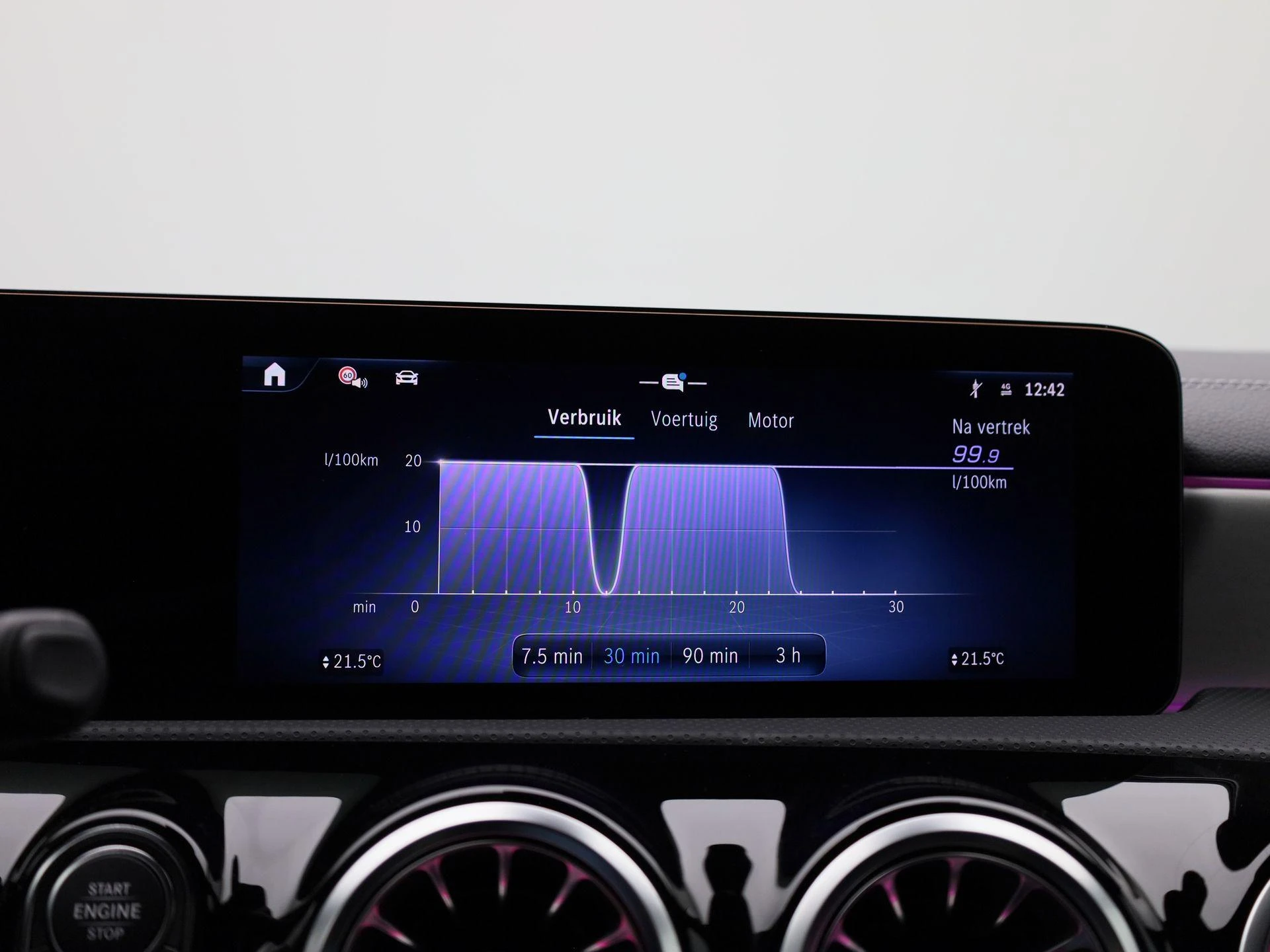 Mercedes-Benz-CLA-image-31
