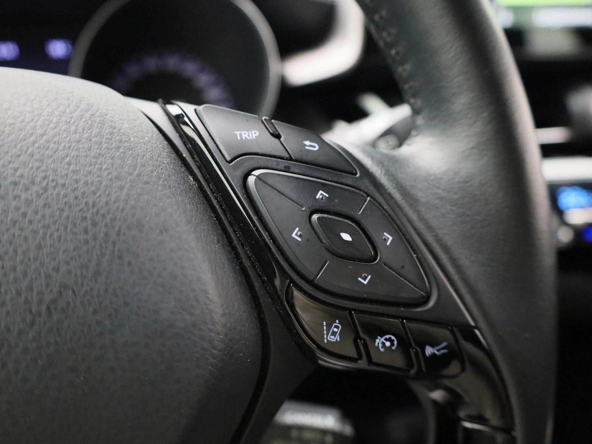 Toyota-C-HR-image-19