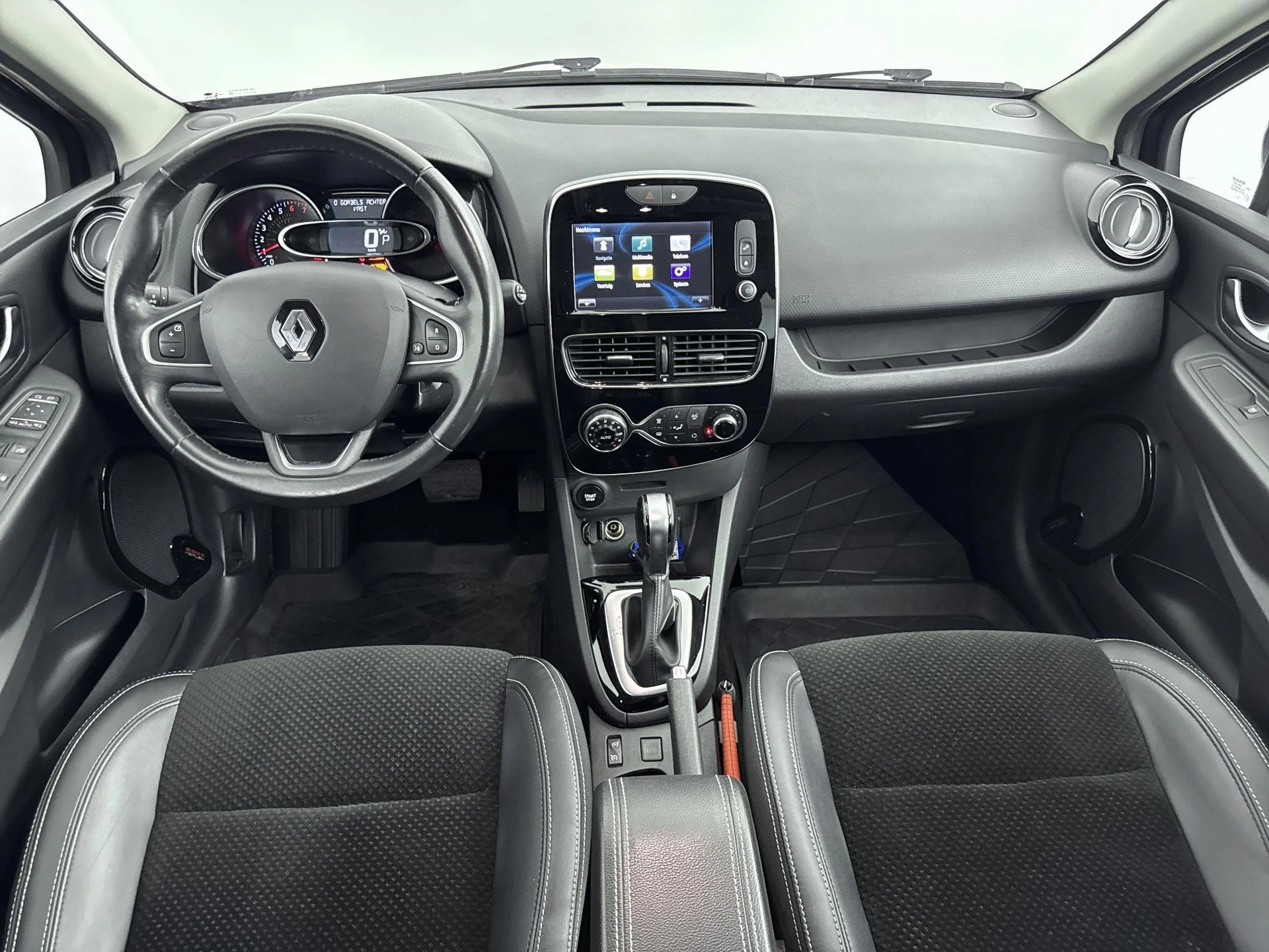 Renault-Clio-image-17