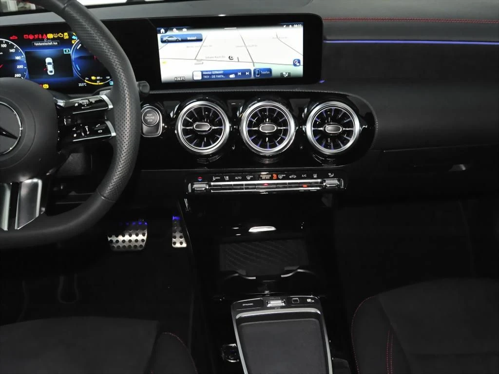 Mercedes-Benz-CLA 250 e-image-10