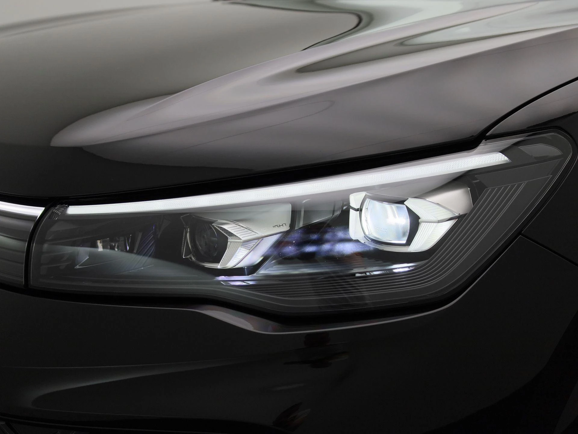 Volkswagen-Tiguan-image-15