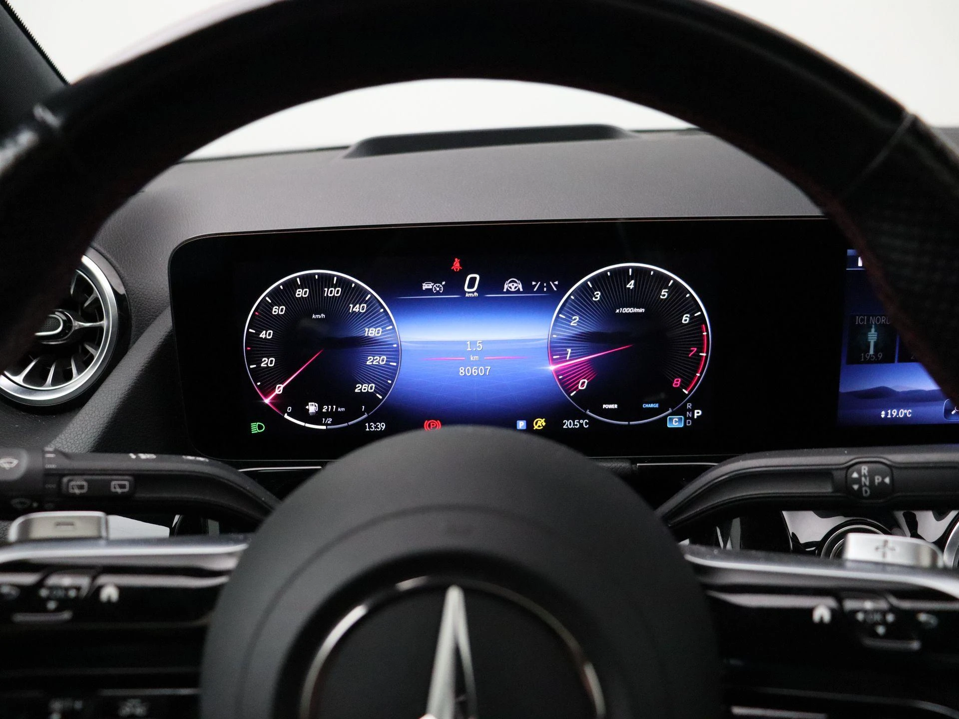 Mercedes-Benz-B-Klasse-image-12