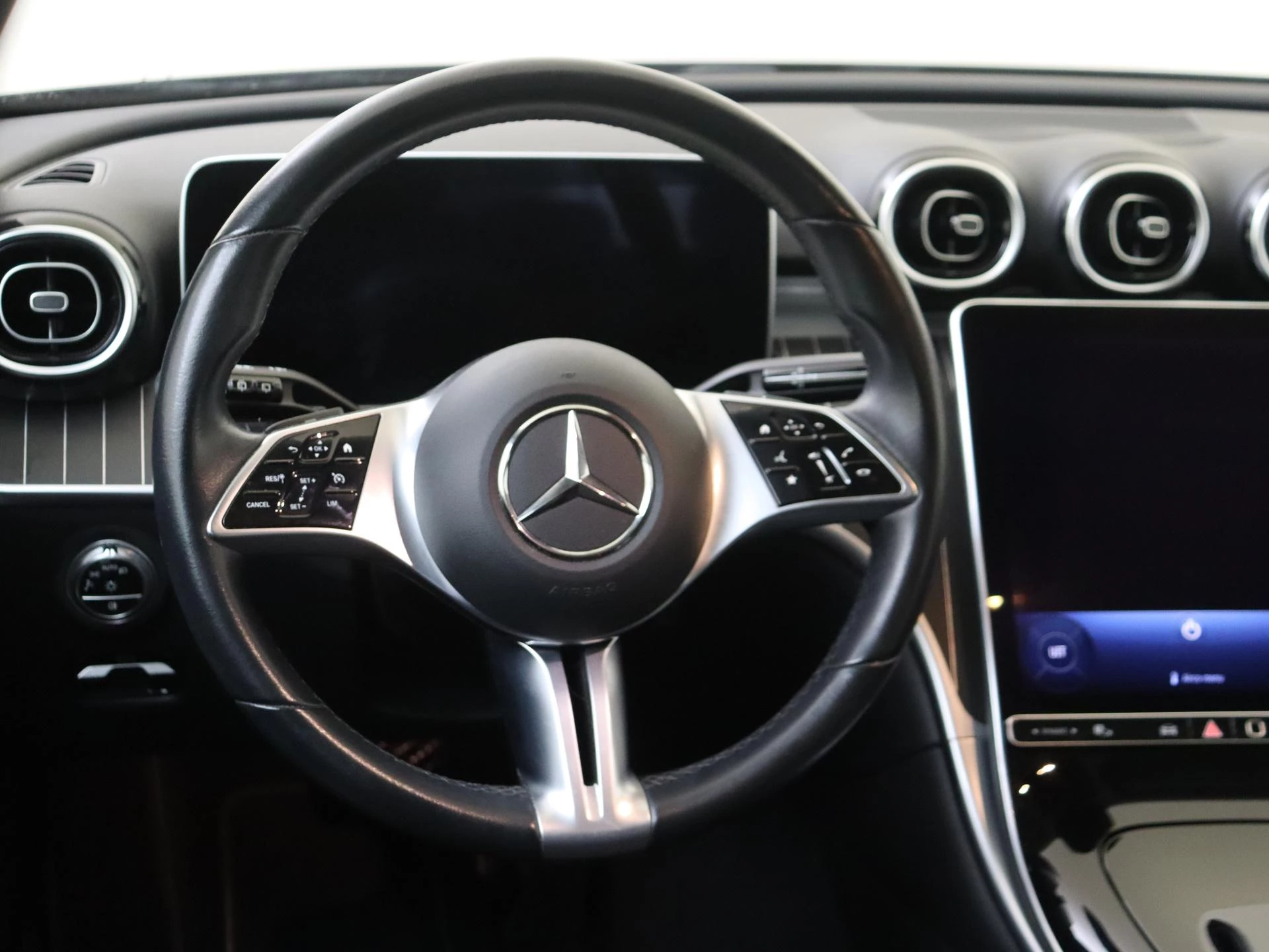 Mercedes-Benz-C-Klasse-image-10