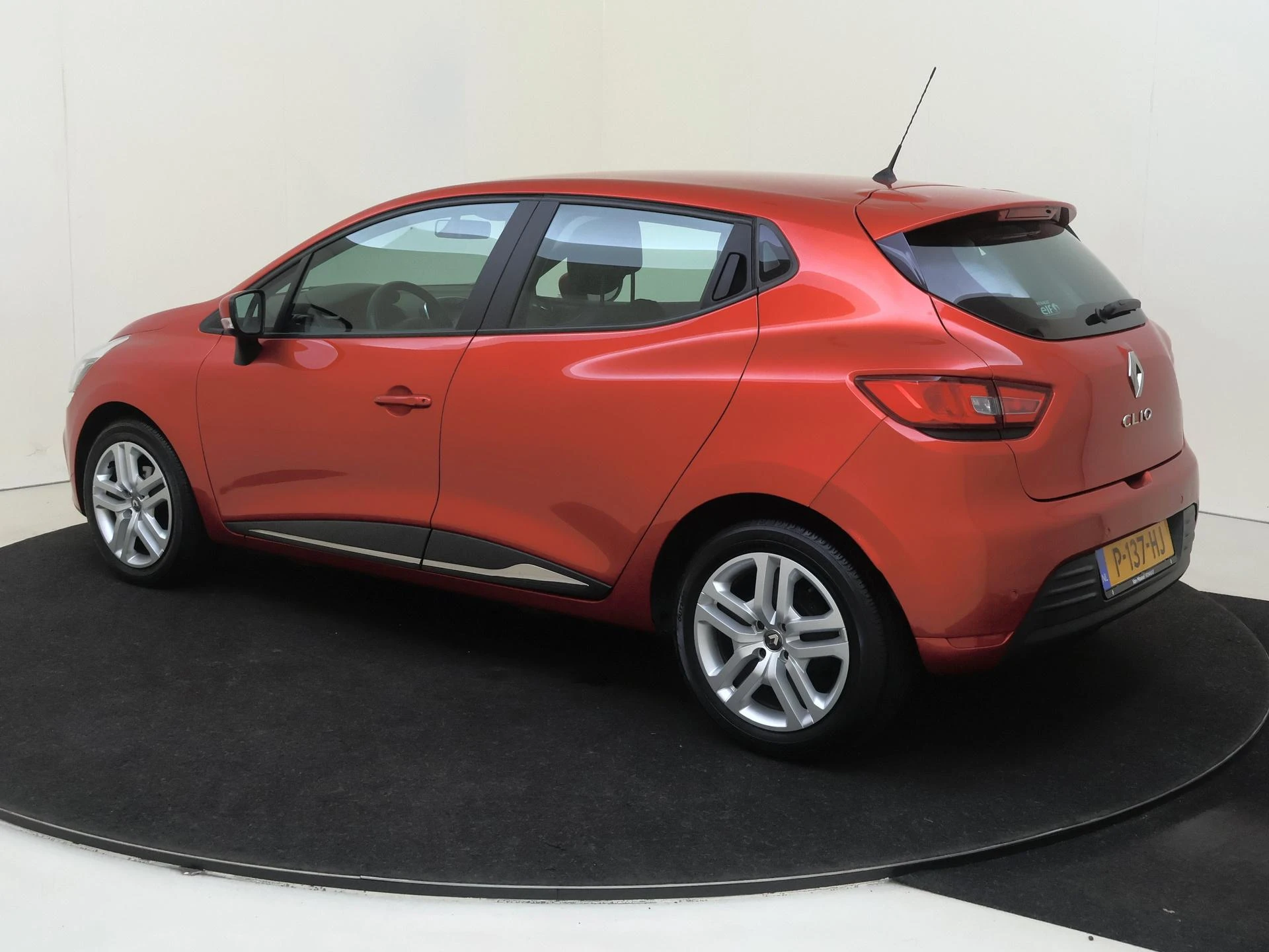 Renault-Clio-image-2