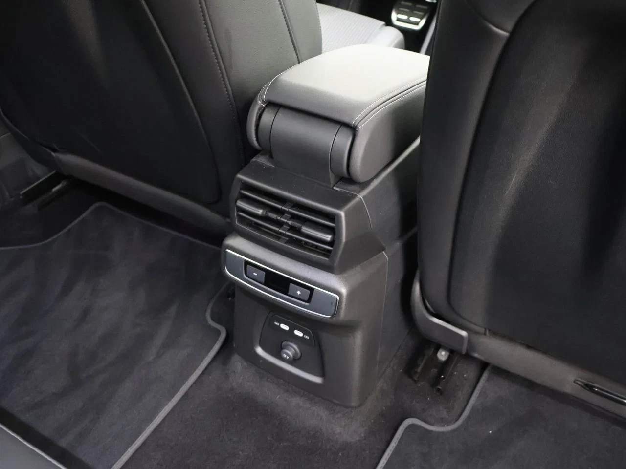 Audi-Q4 e-tron-image-19