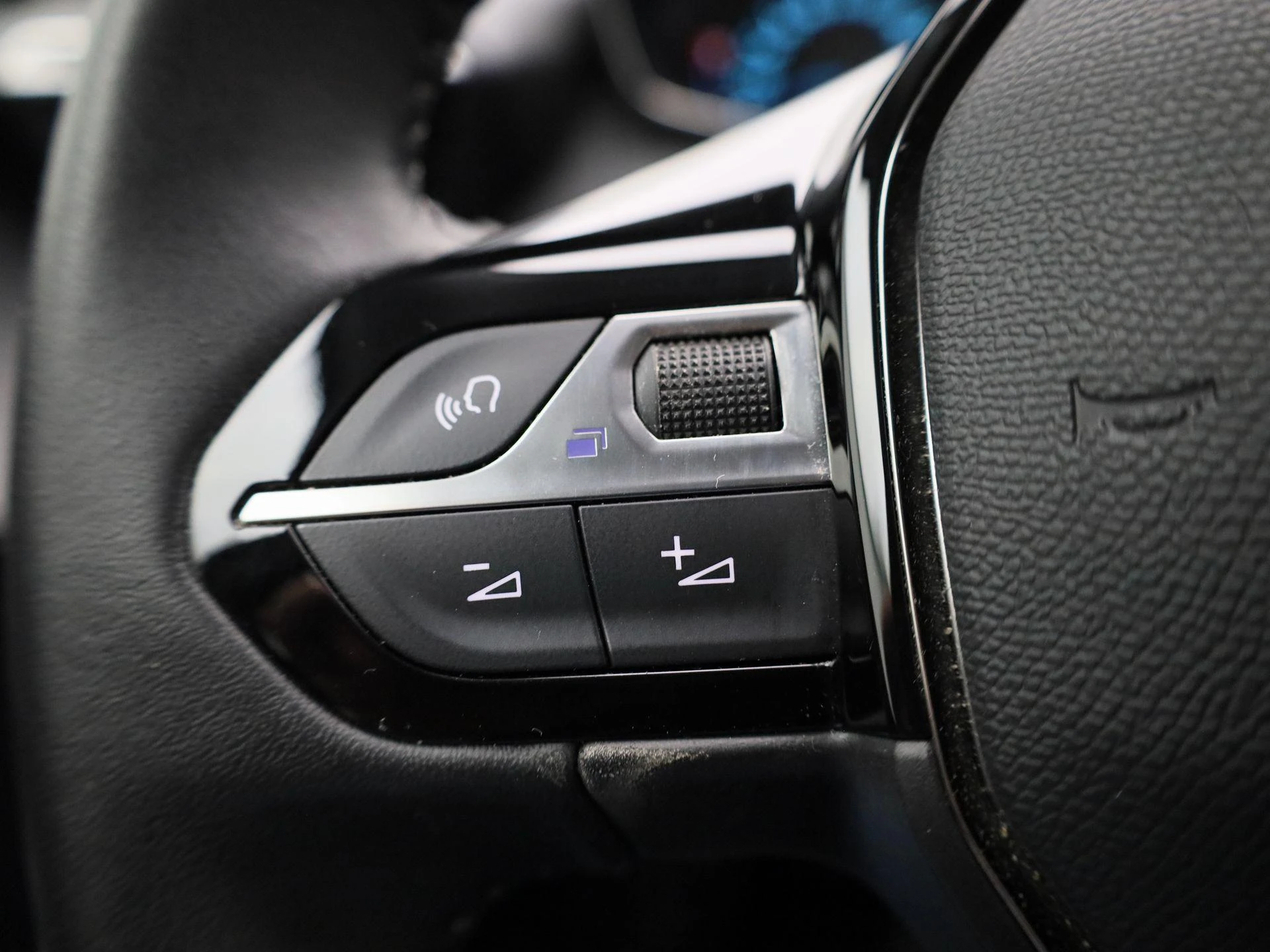 Peugeot-e-208-image-19
