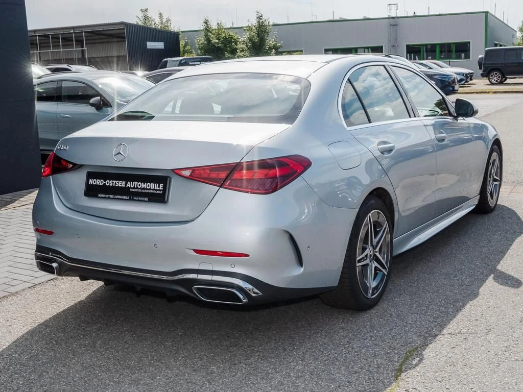 Mercedes-Benz-C-Klasse 300-image-5