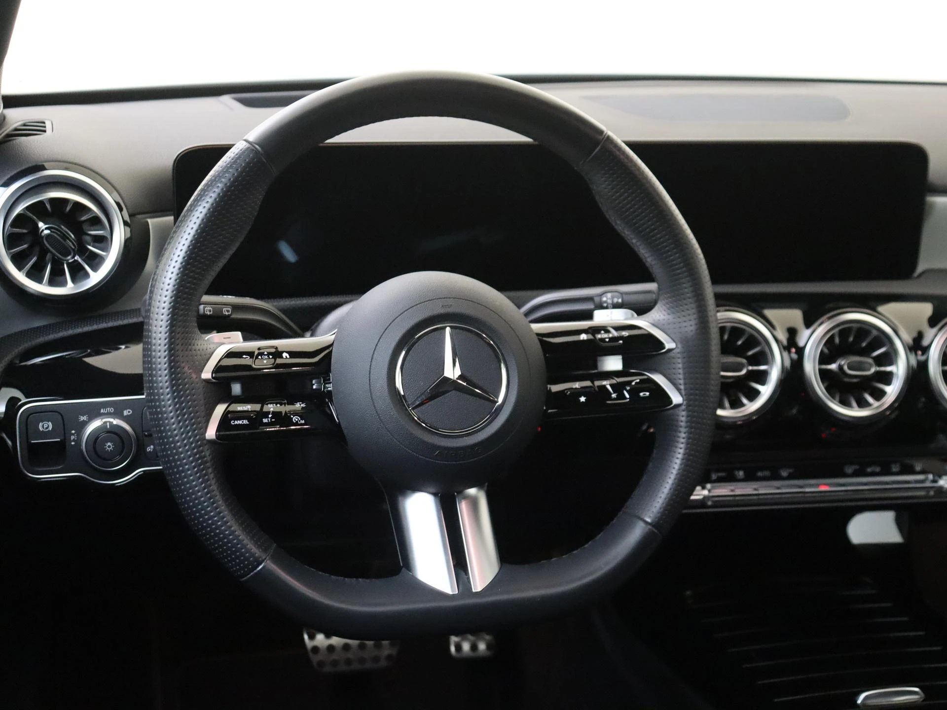 Mercedes-Benz-A-Klasse-image-10