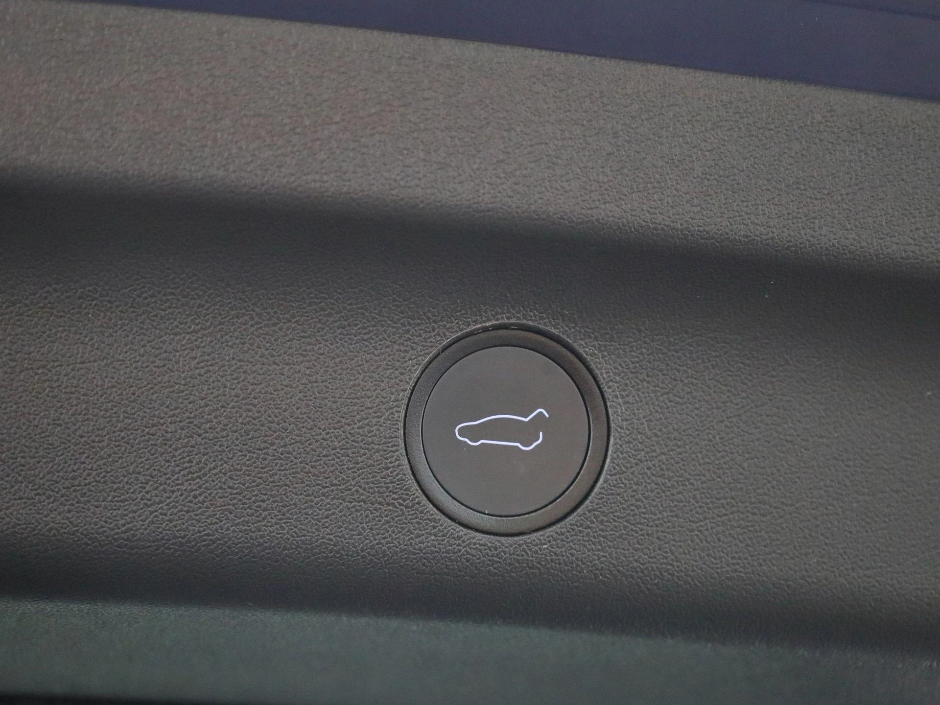 Tesla-Model Y-image-12