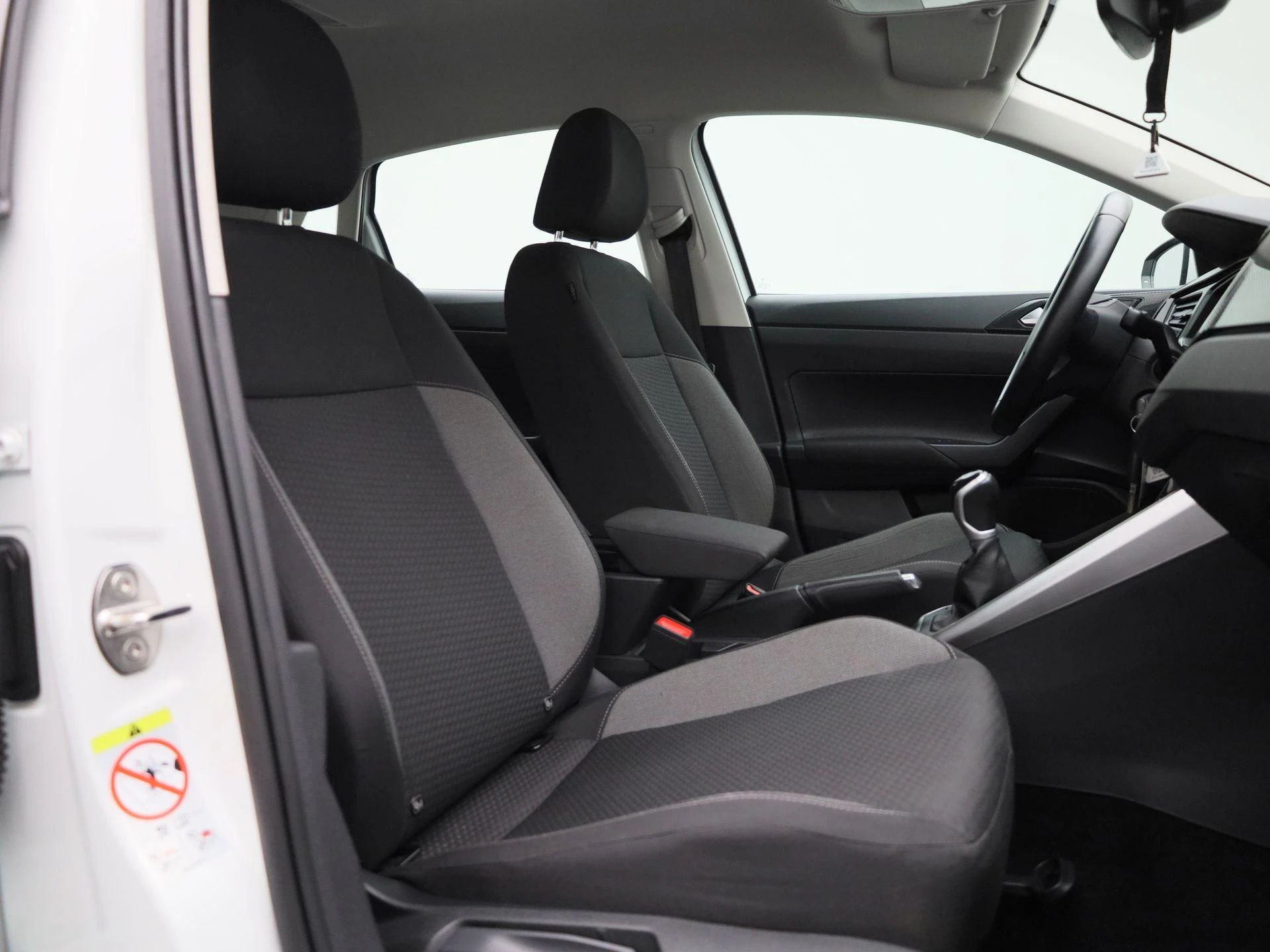 Volkswagen-Polo-image-33