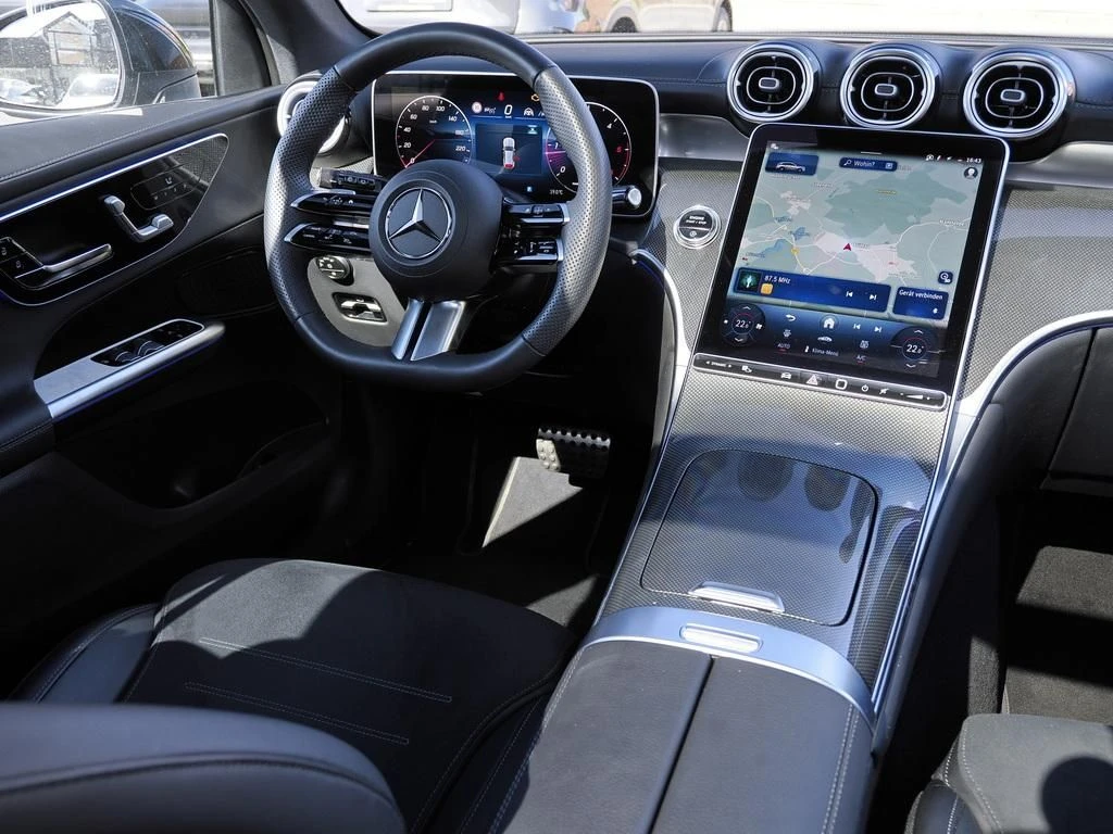 Mercedes-Benz-GLC 300 d-image-9