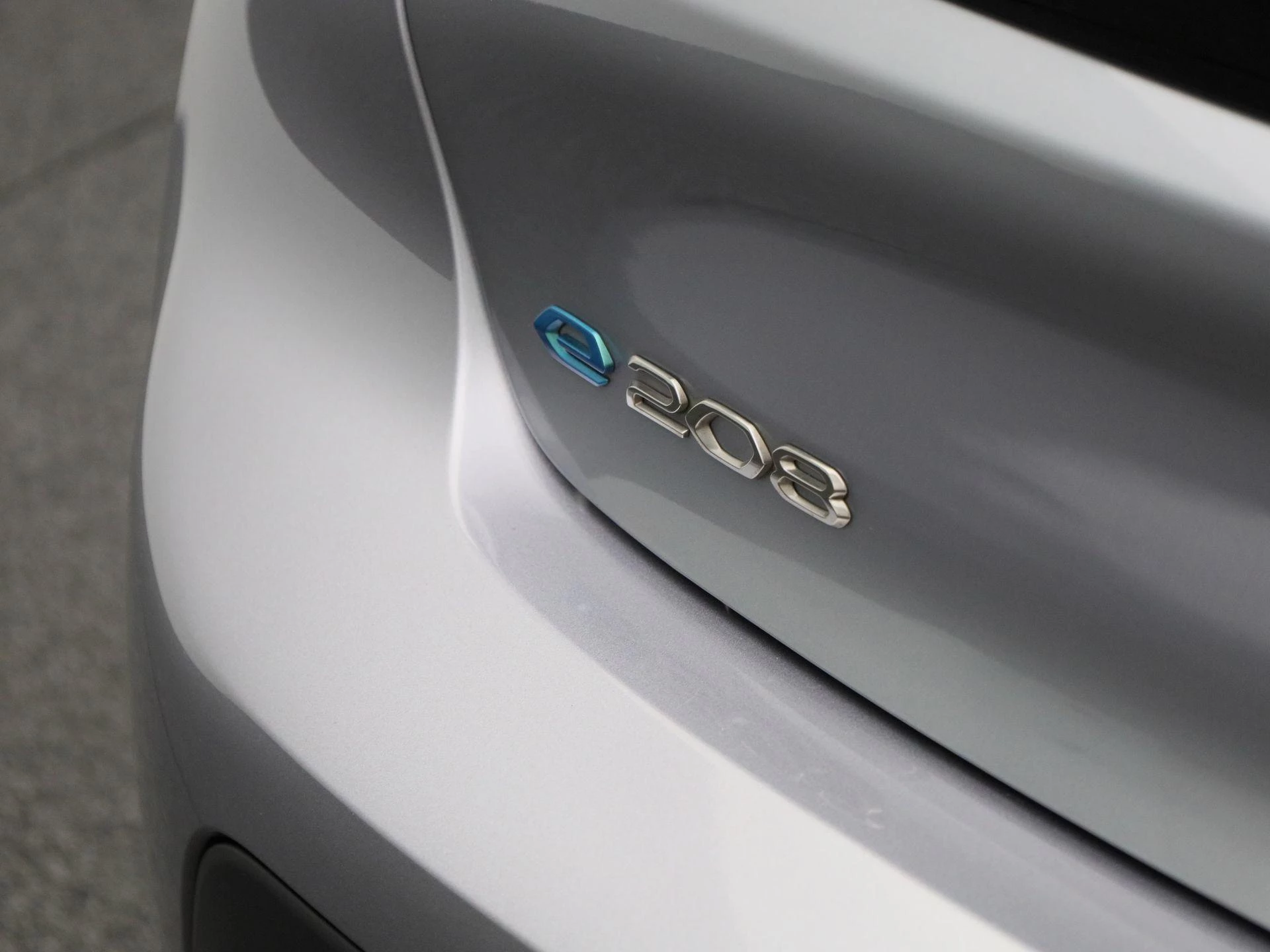 Peugeot-e-208-image-40