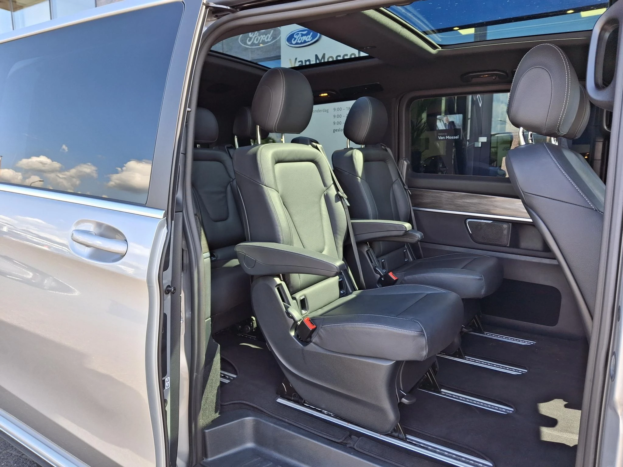 Mercedes-Benz-EQV-image-9
