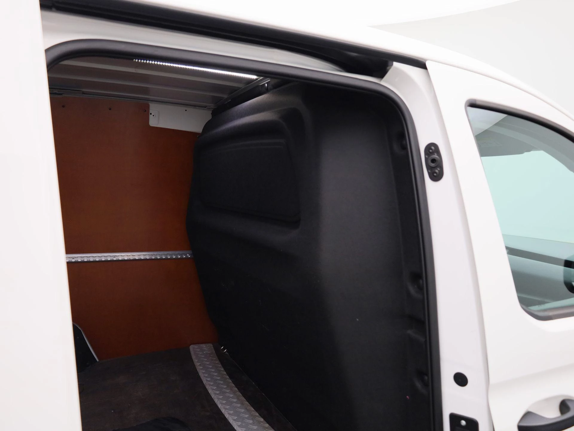 Volkswagen-Caddy-image-12