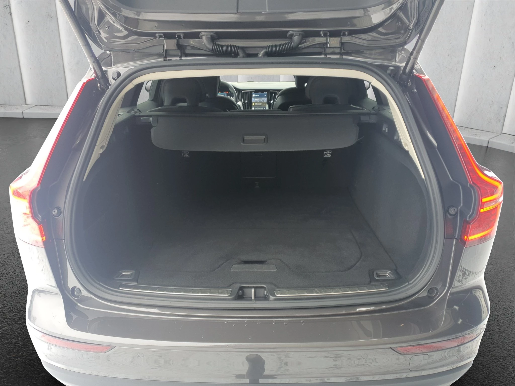Volvo V60 Core B3 MHEV Aut. | LED | AHK | RFK | SHZ | PDC | LMF | Navi