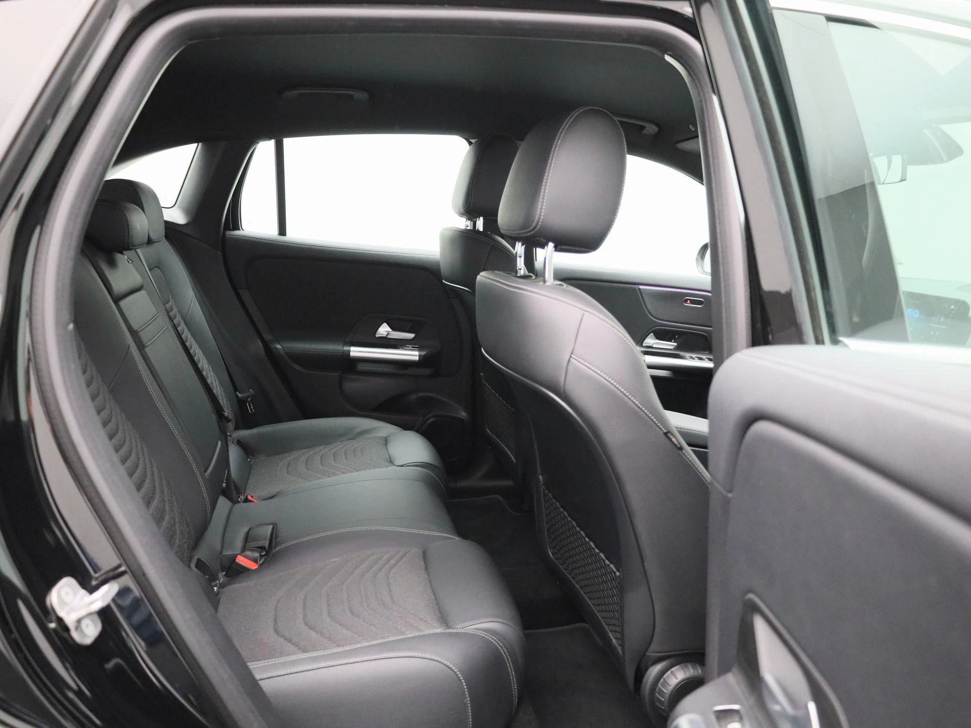 Mercedes-Benz-EQA-image-35