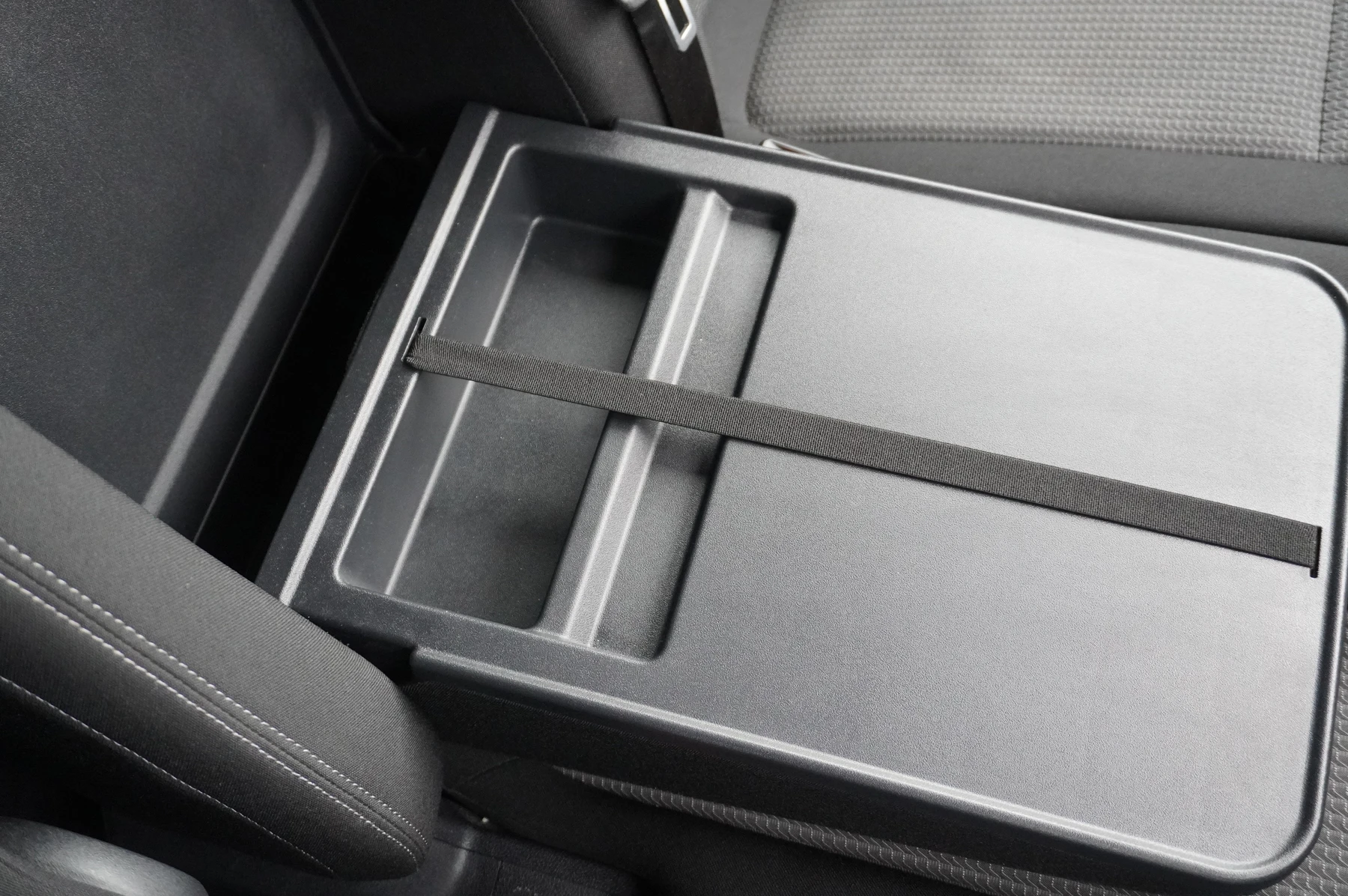 Volkswagen-Transporter-image-8