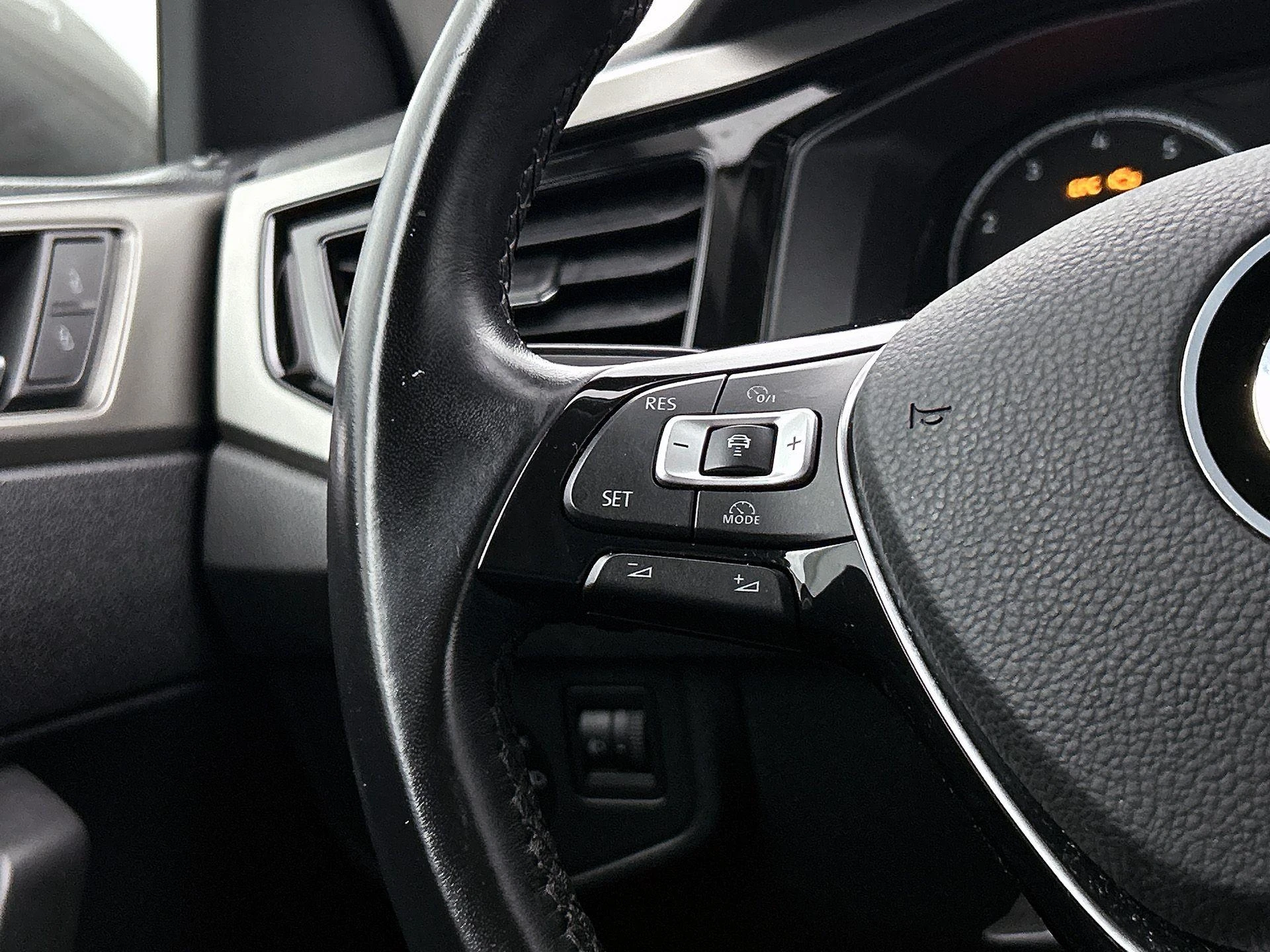 Volkswagen-Polo-image-5