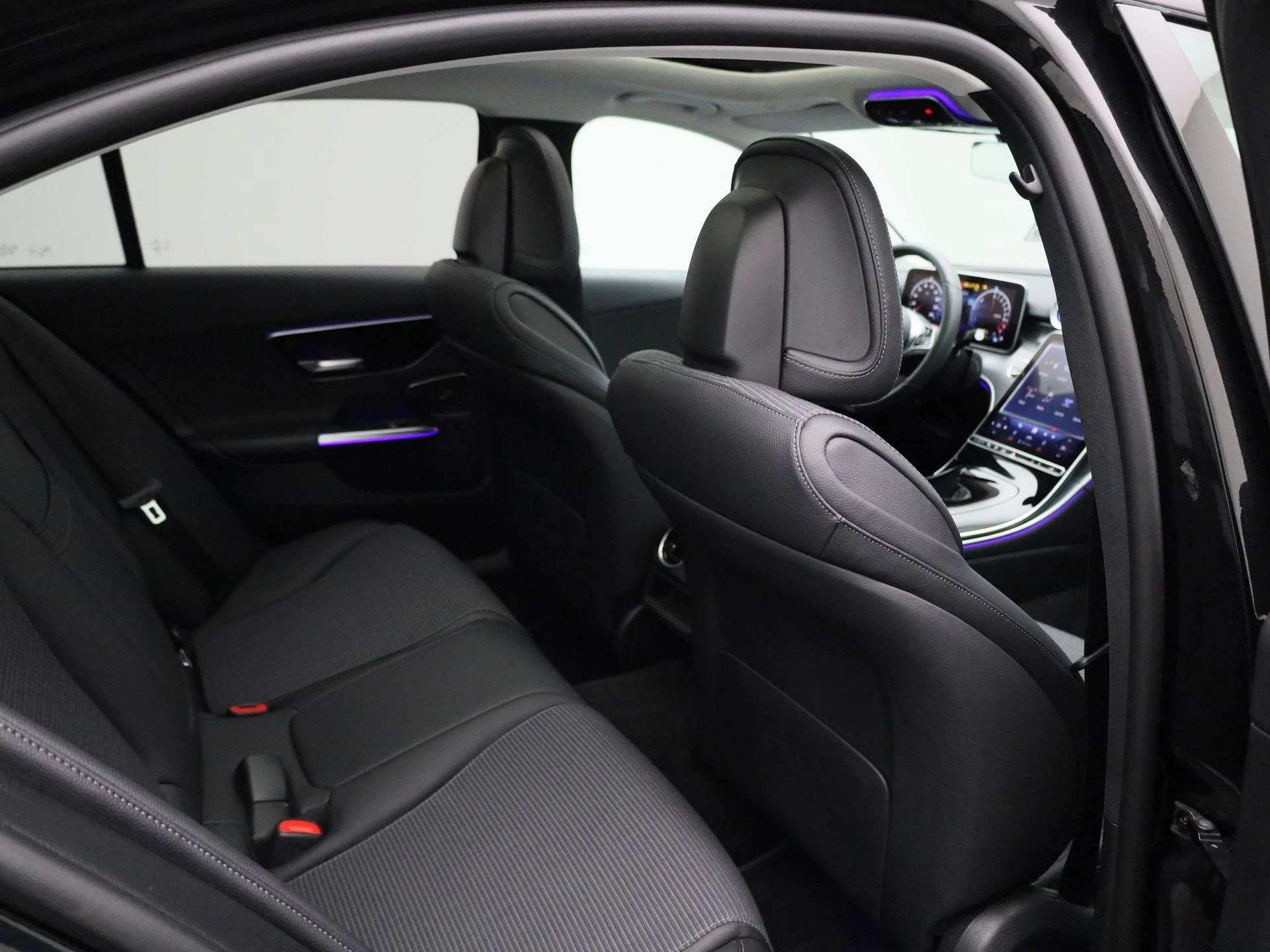 Mercedes-Benz-C-Klasse-image-29