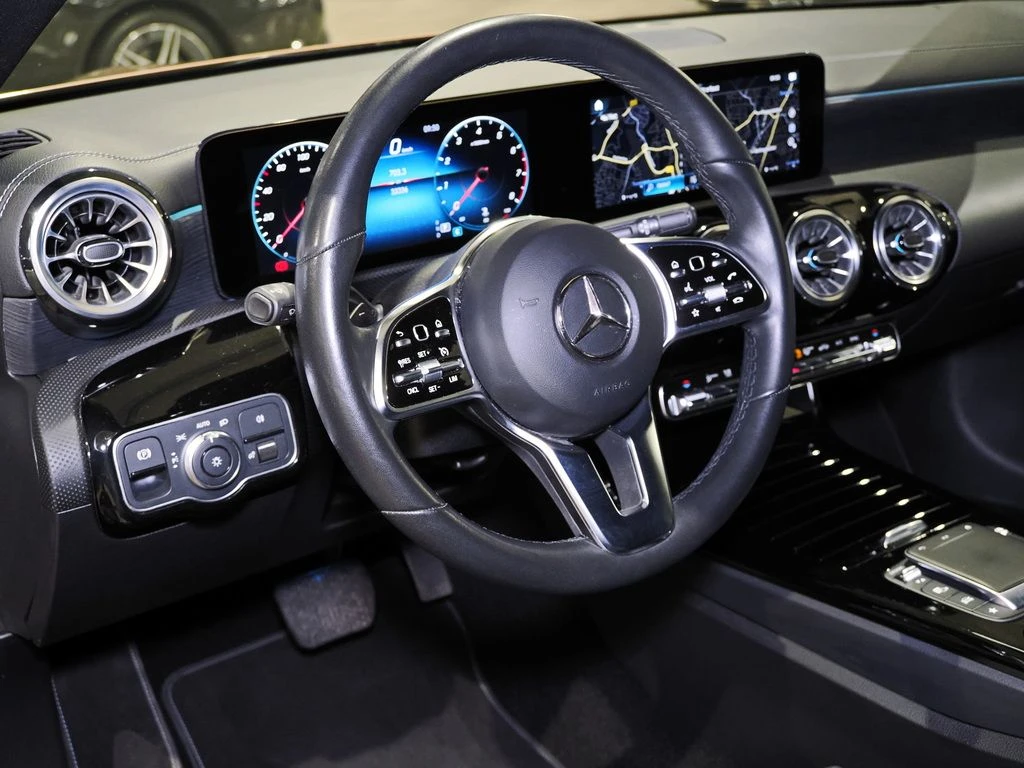 Mercedes-Benz-CLA 180-image-9