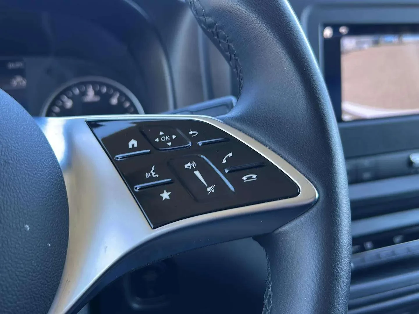 Mercedes-Benz-Vito-image-11