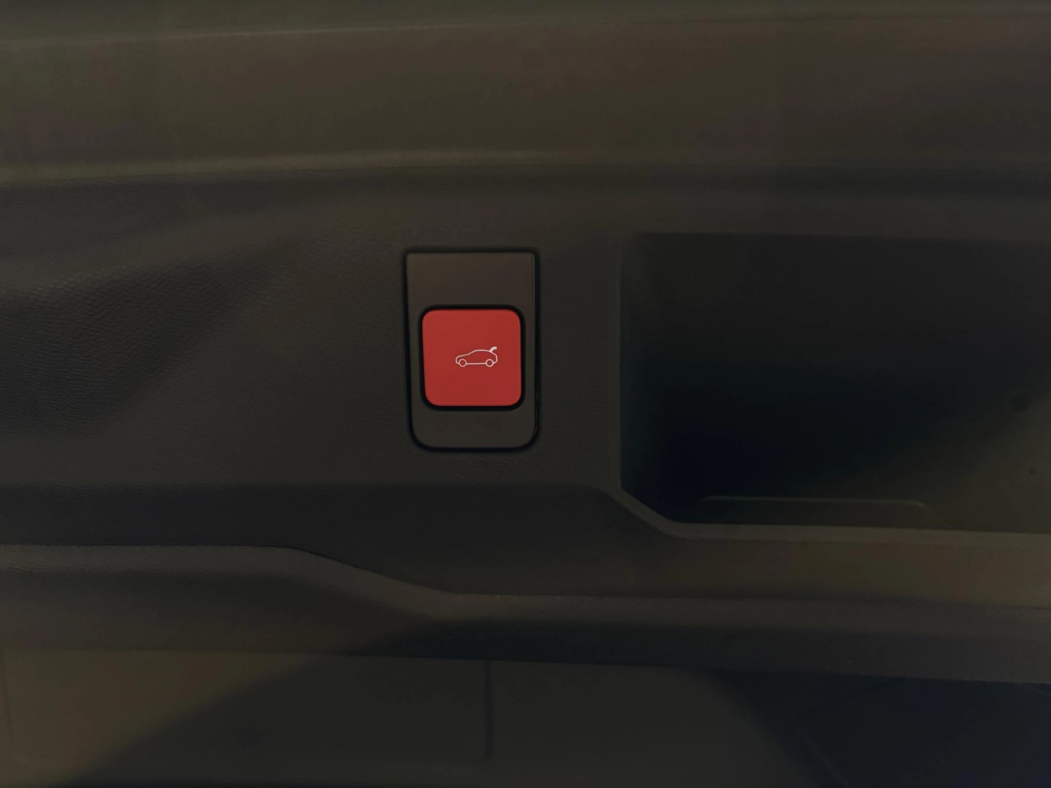 Peugeot-e-5008-image-12