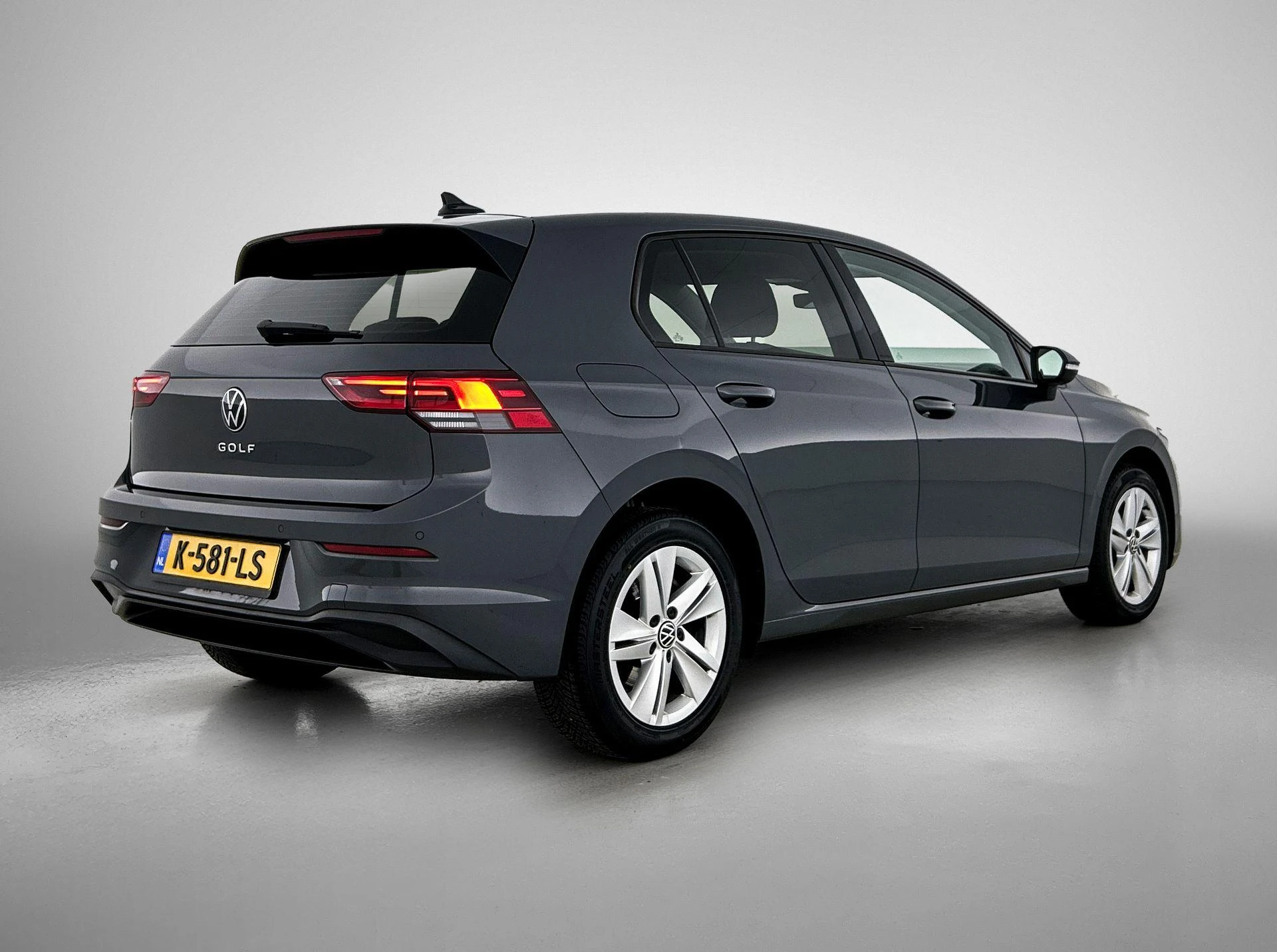 Volkswagen-Golf-image-5