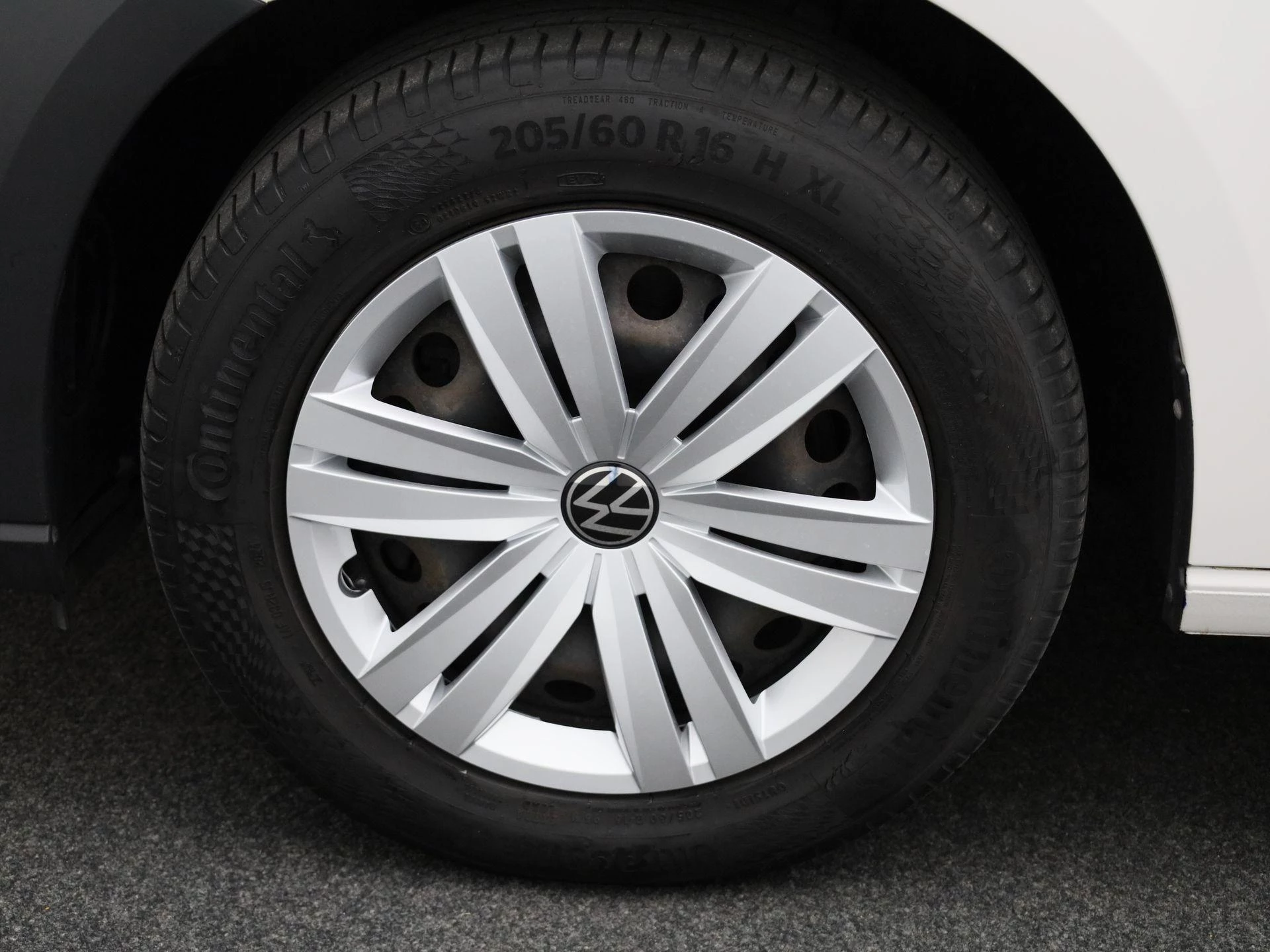 Volkswagen-Caddy-image-9