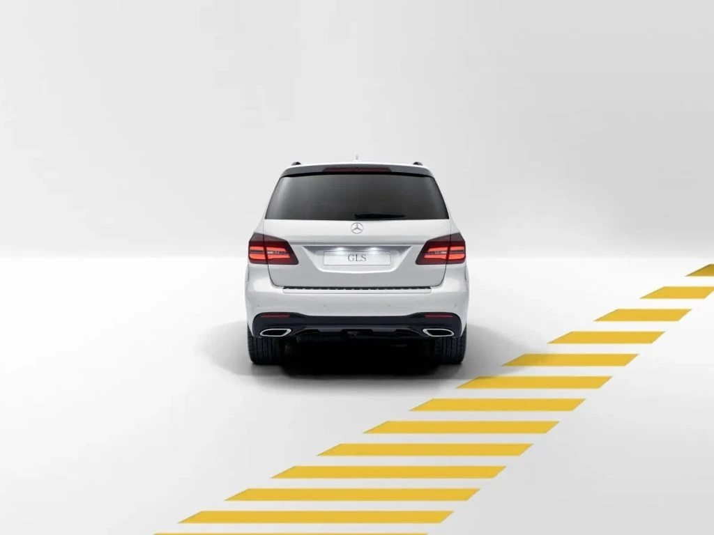 Mercedes-Benz-GLS 350 d-image-4