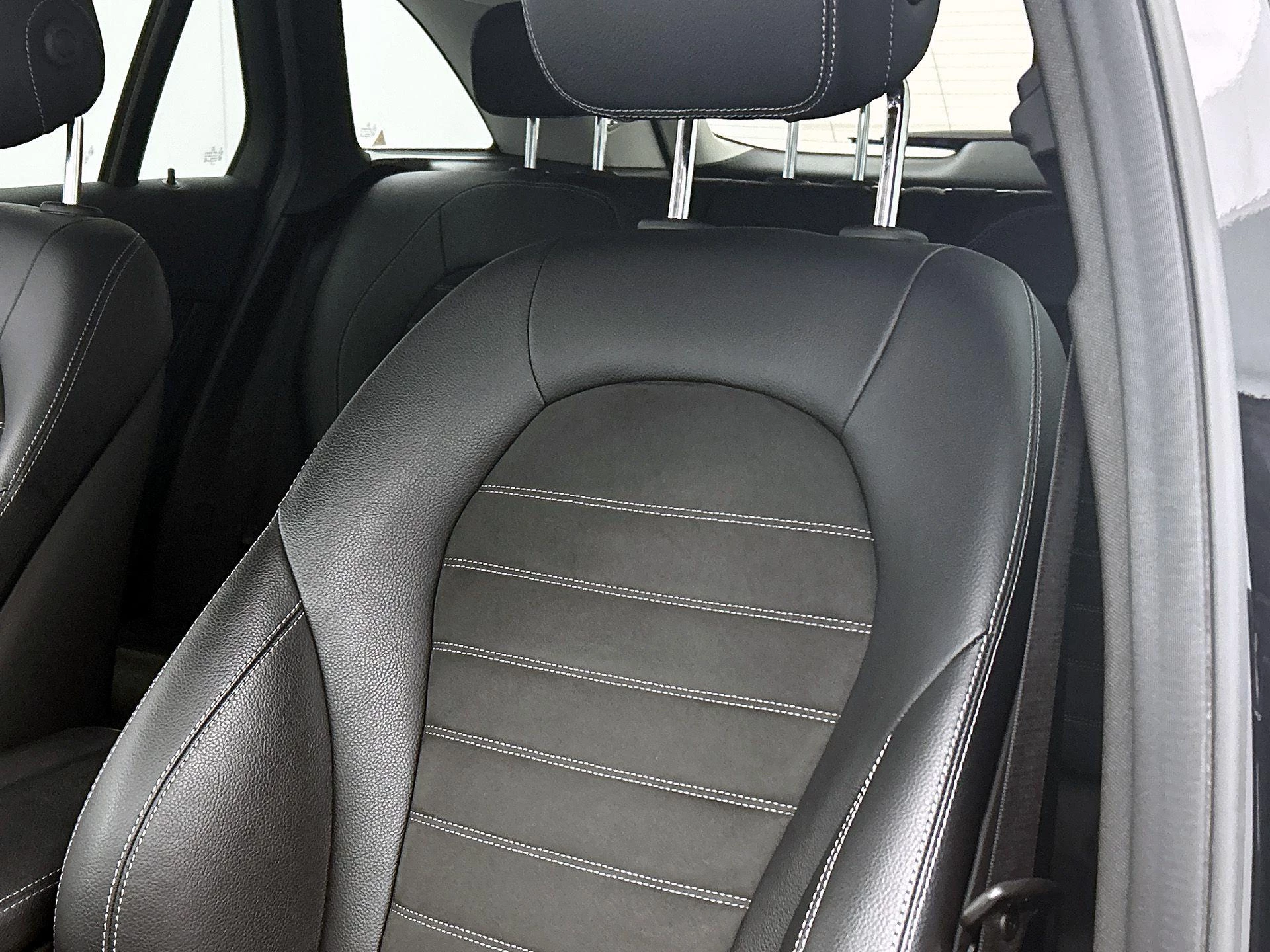 Mercedes-Benz-GLC-image-15