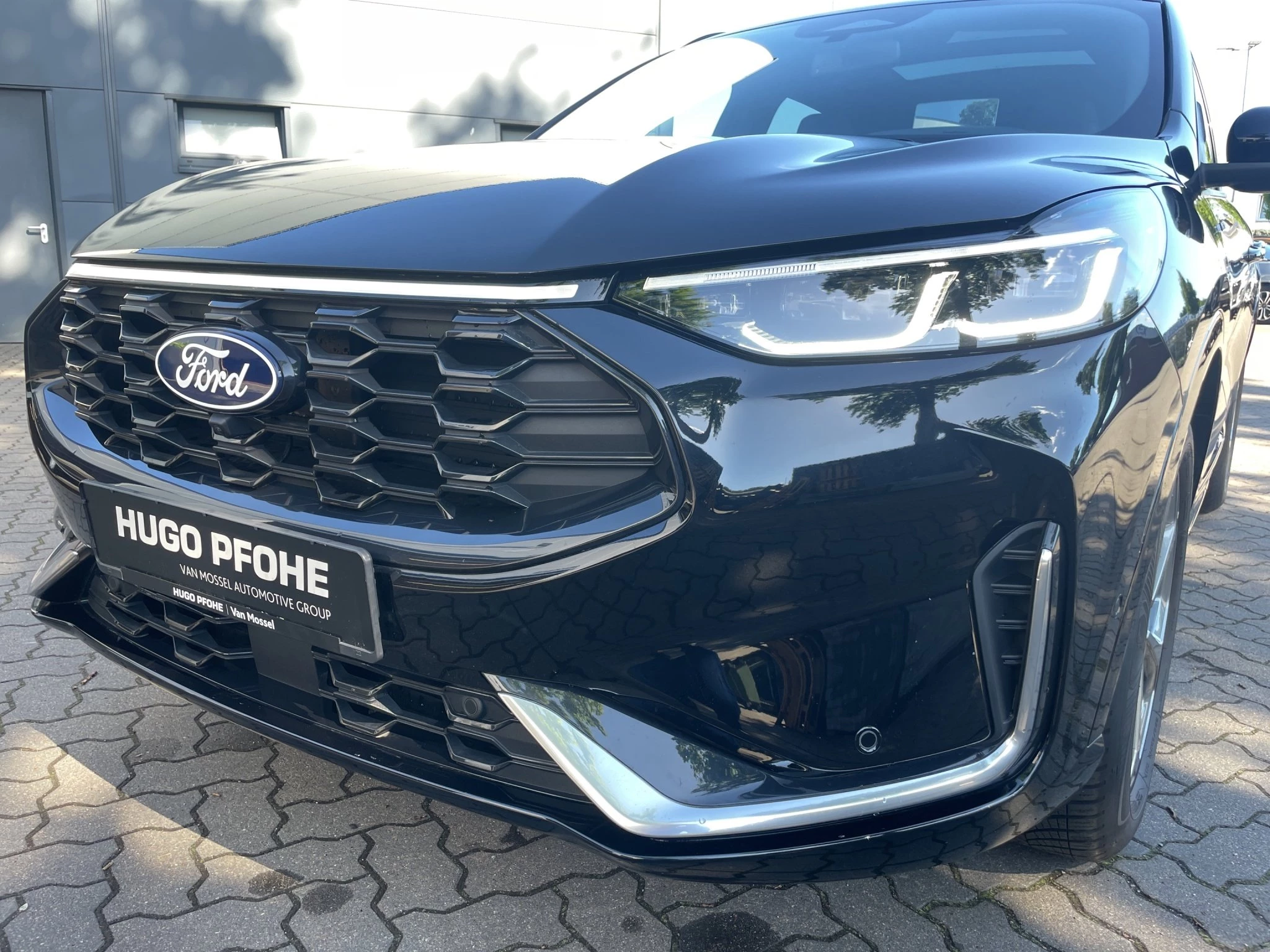 Ford Kuga ST-Line X Aut.*PANO*AHK*360GRAD*LED-MATRIX*NAVI*GRA*WINTER-PKT.