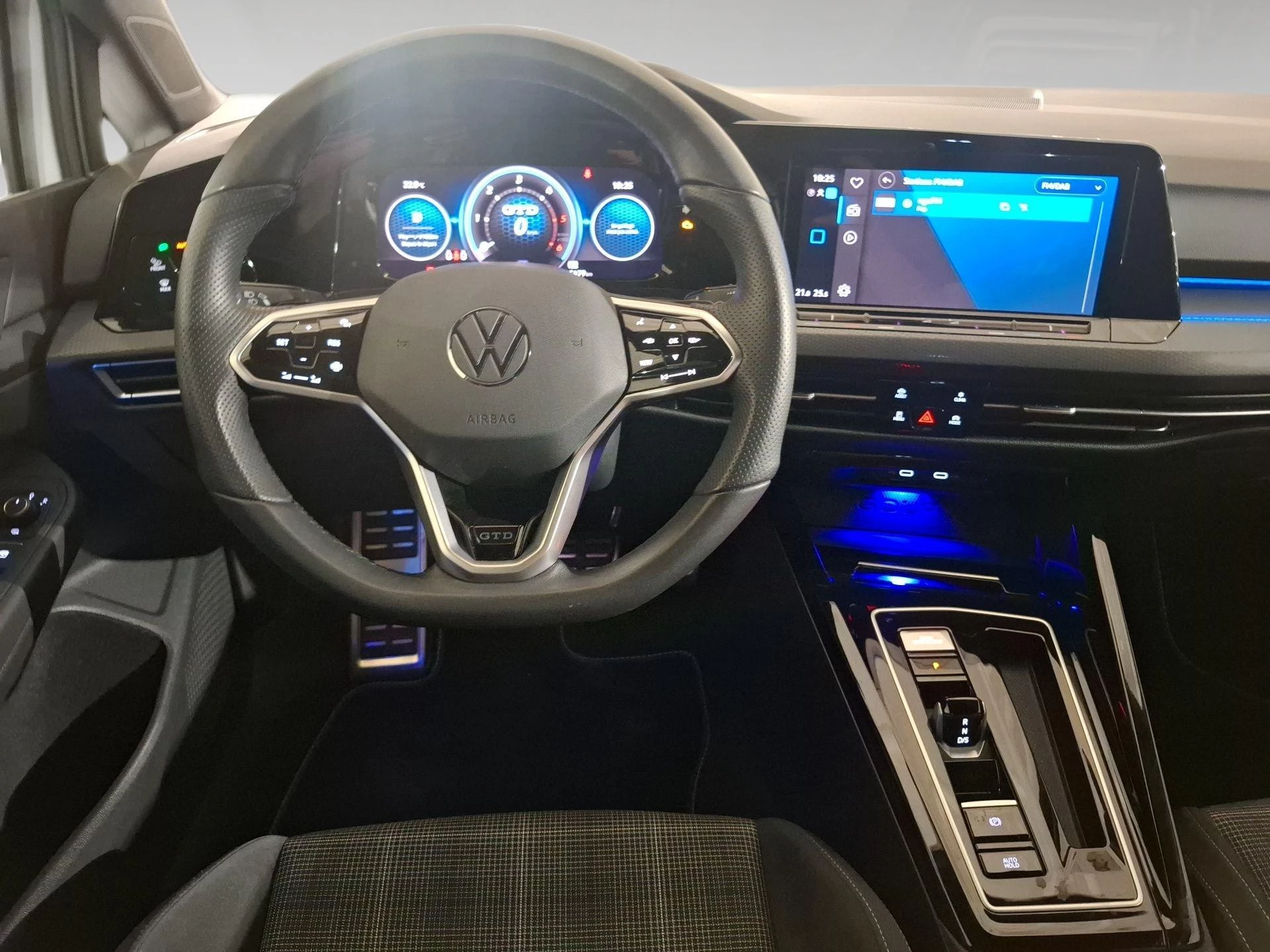 Volkswagen-Golf-image-5