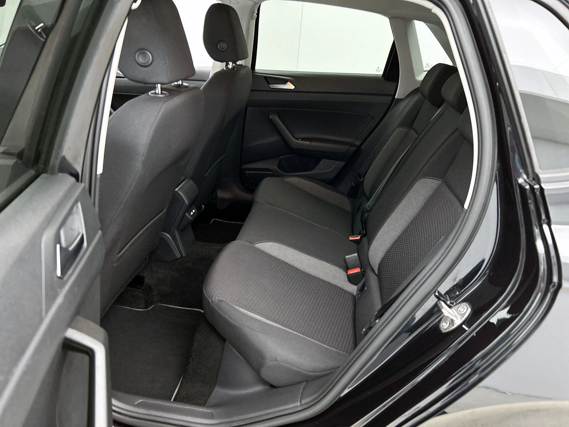 Volkswagen-Polo-image-25