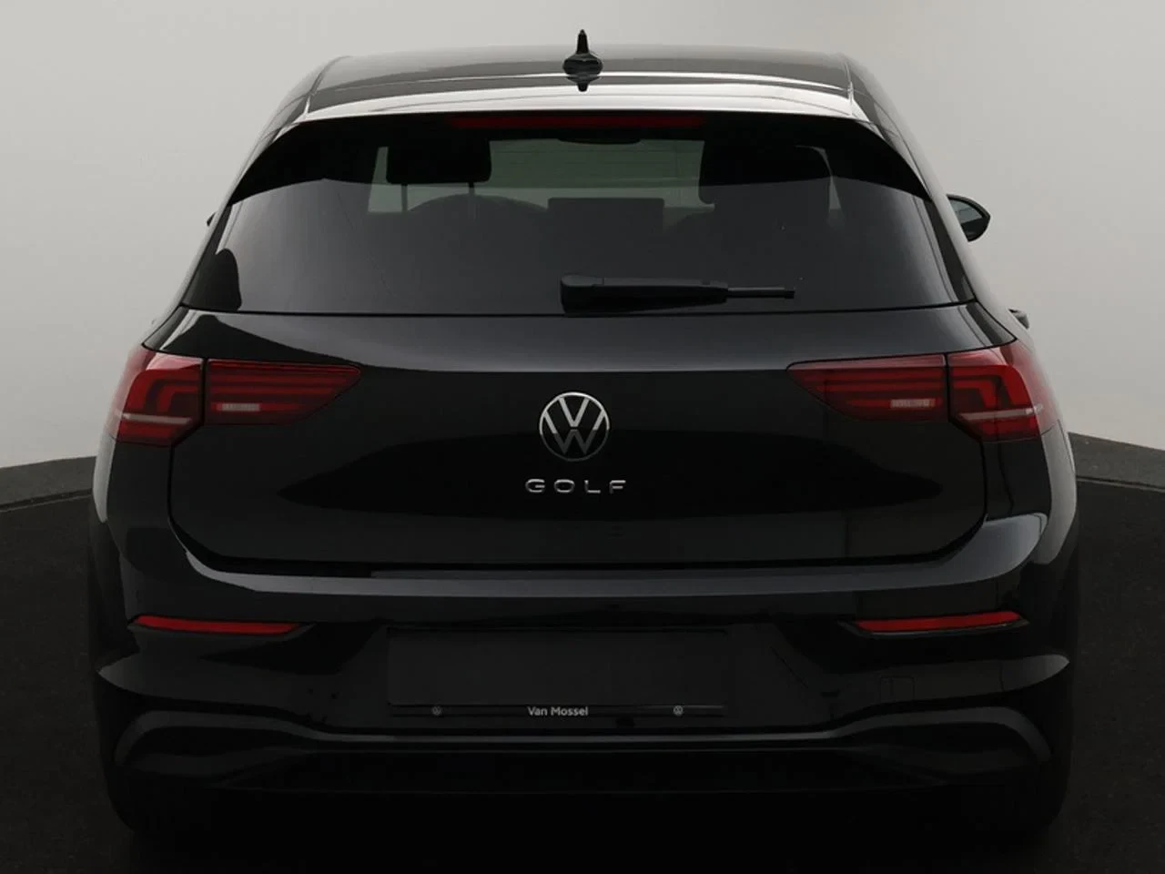 Volkswagen-Golf-image-4