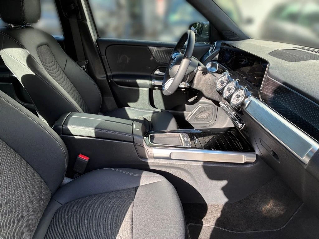Mercedes-Benz-GLB 200 d-image-15