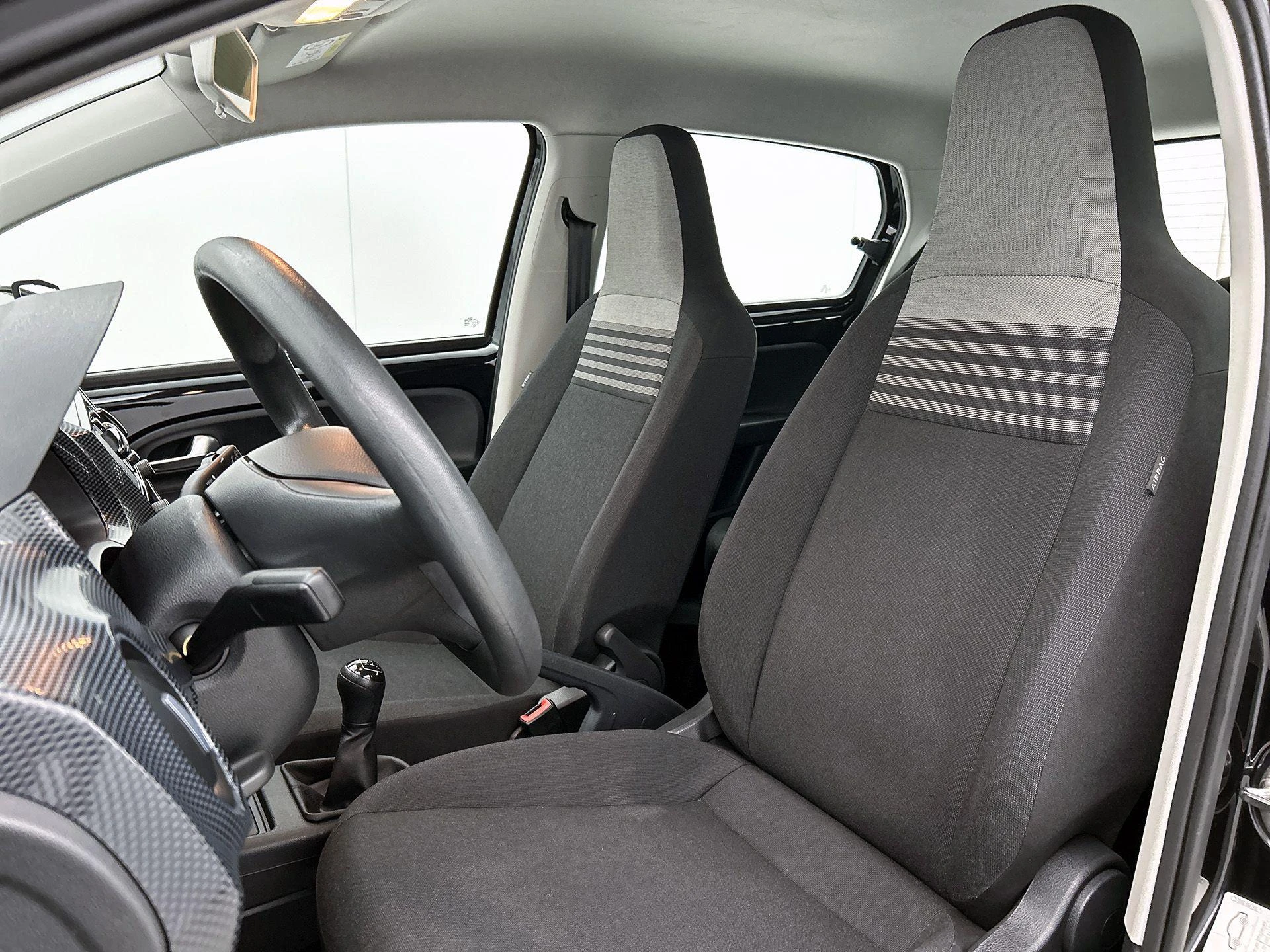 Volkswagen-up!-image-30