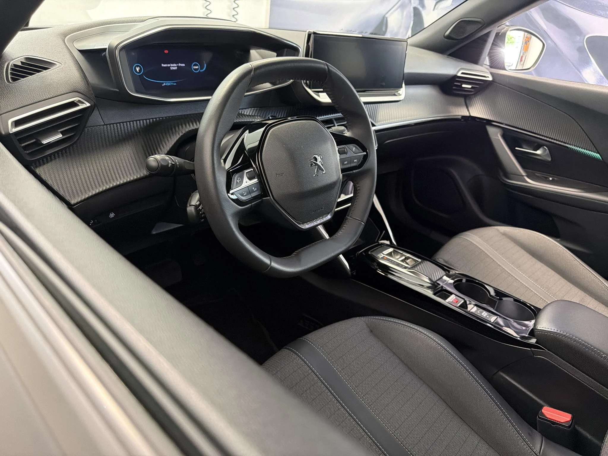 Peugeot e-2008