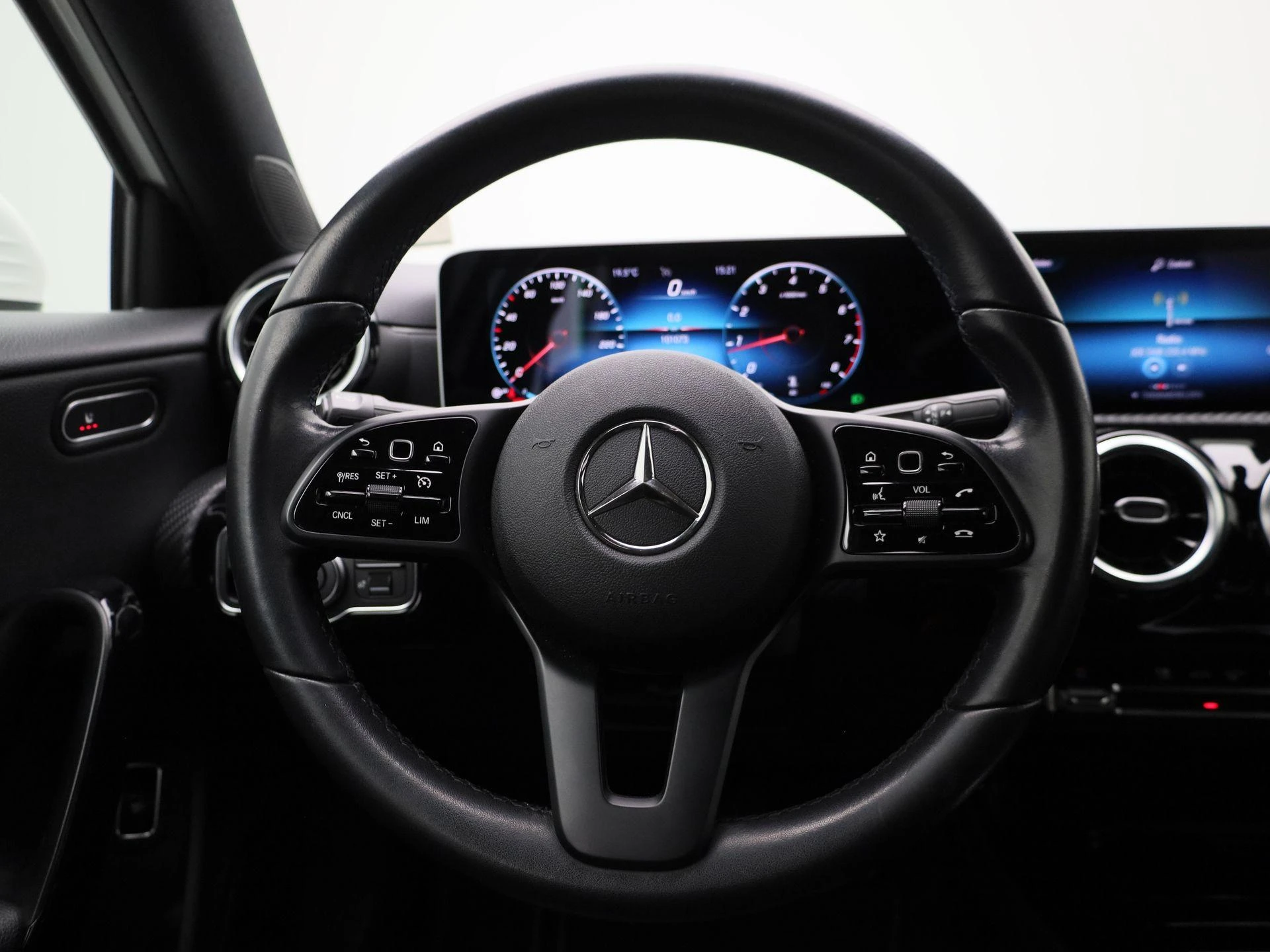Mercedes-Benz-A-Klasse-image-6