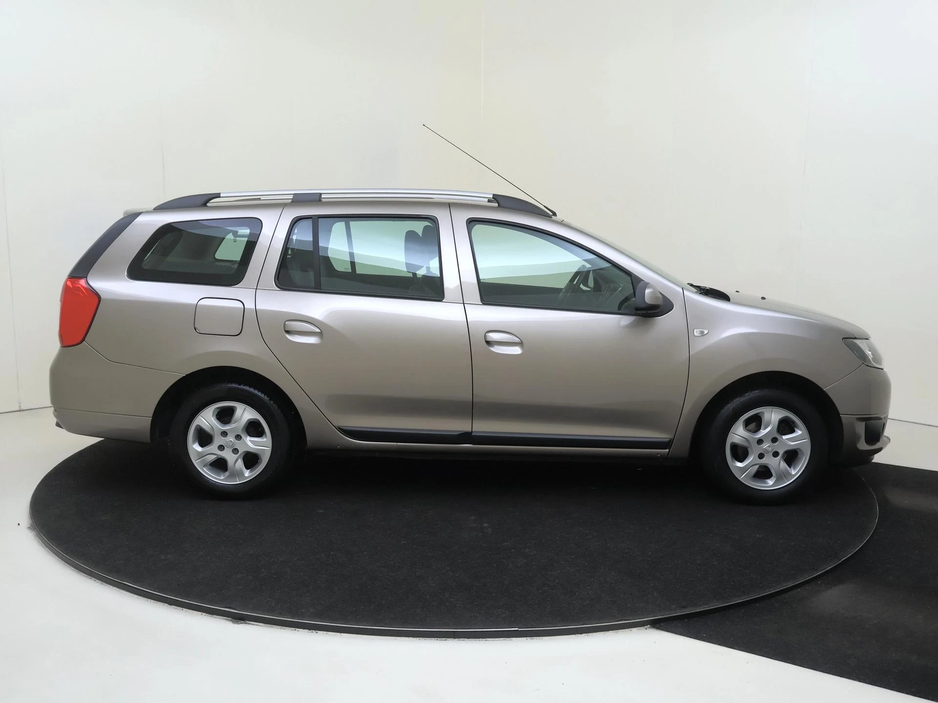 Dacia-Logan-image-8