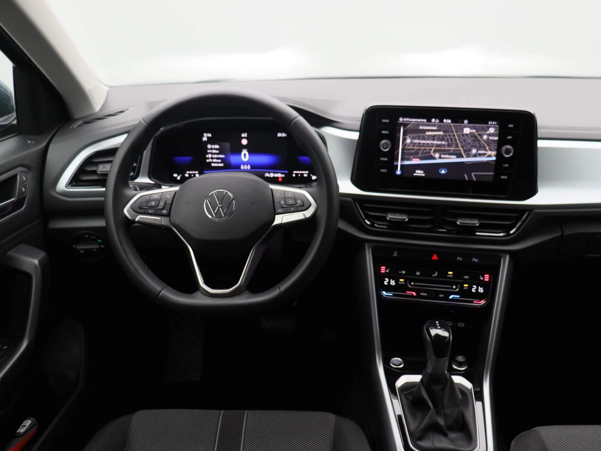 Volkswagen-T-Roc-image-6